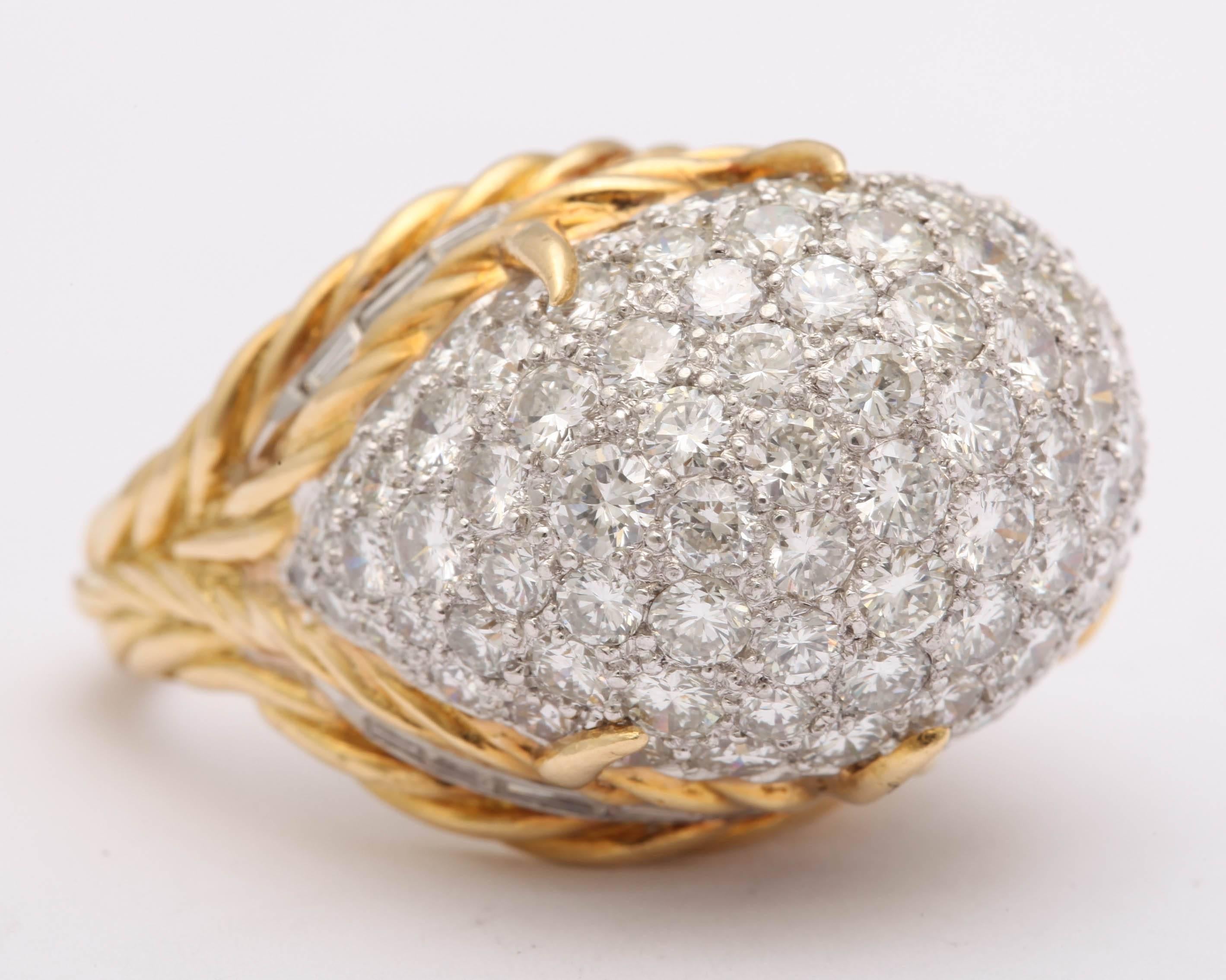 Moderne Bague dôme en or et diamants du milieu du siècle dernier en vente