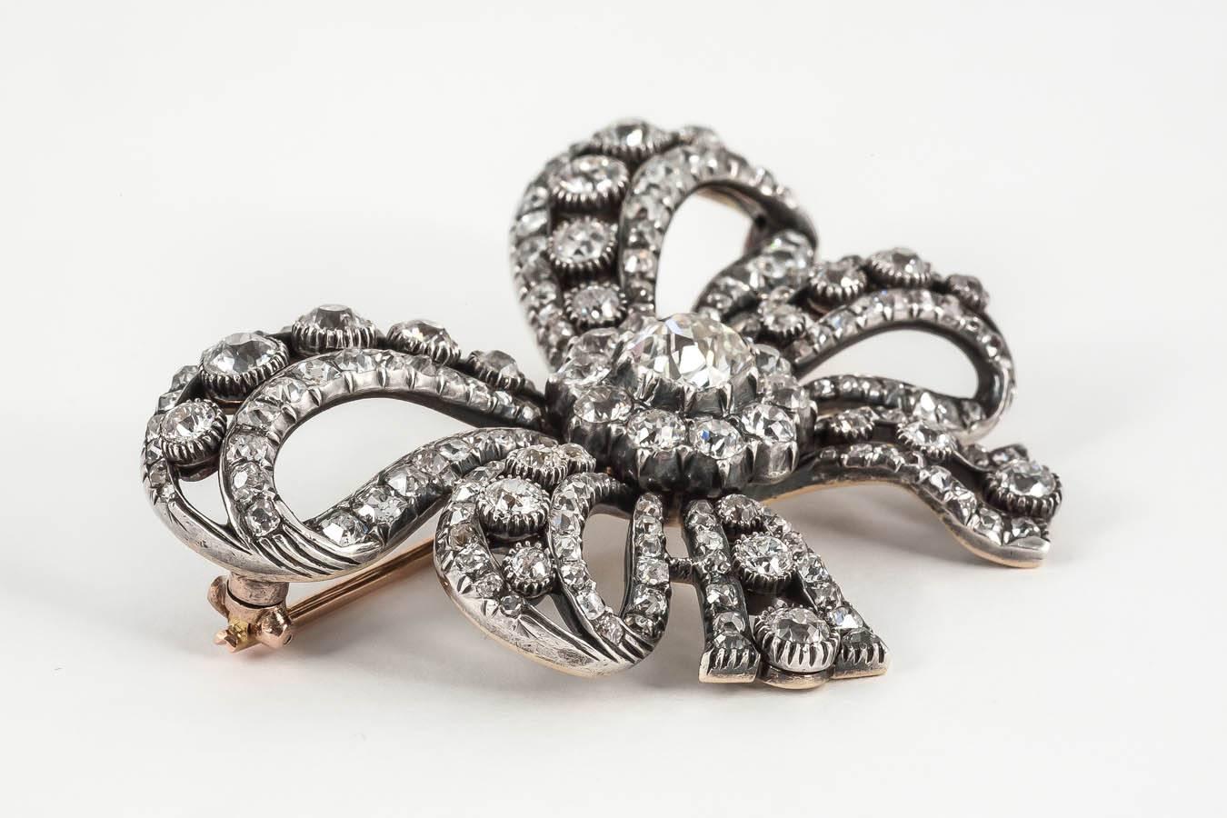 19th Century French Double Tied Diamond Set Fine Quality Bow Brooch In Excellent Condition In London, GB