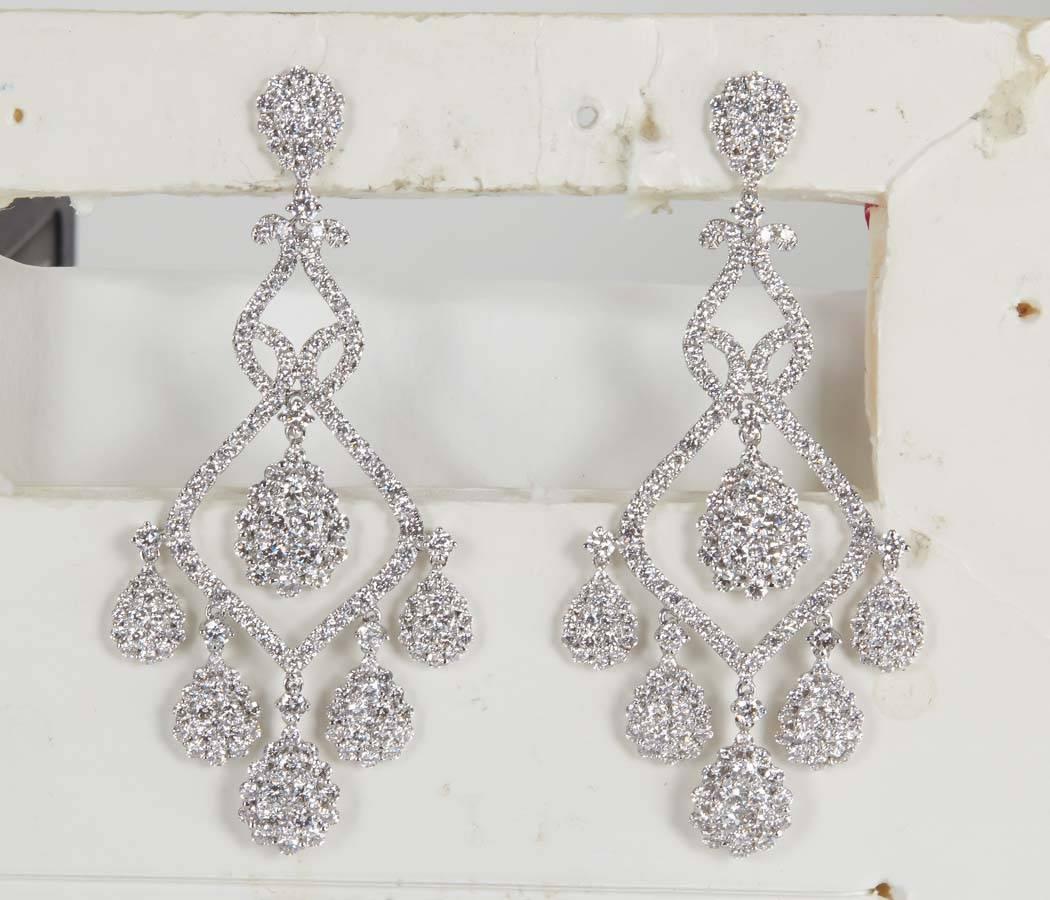 Diamond Gold Chandelier Earrings In New Condition In New York, NY
