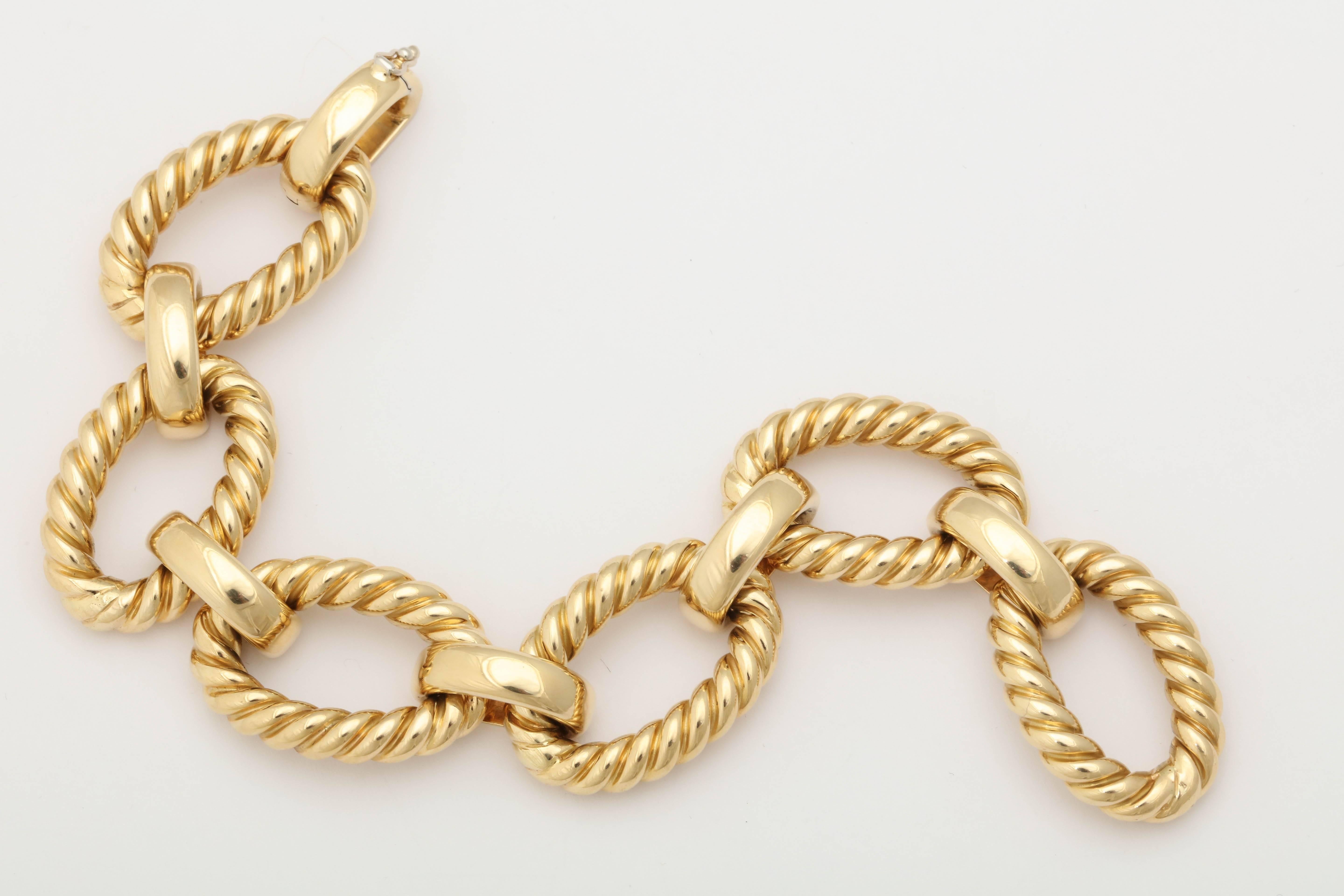 18kt Yellow Gold Two-Textured Oval link flexible bracelet connected by a high polish curved connector pieces and each oval link is made out of a ridged textured twisted gold design. Made in the 1970's in ITALY.
