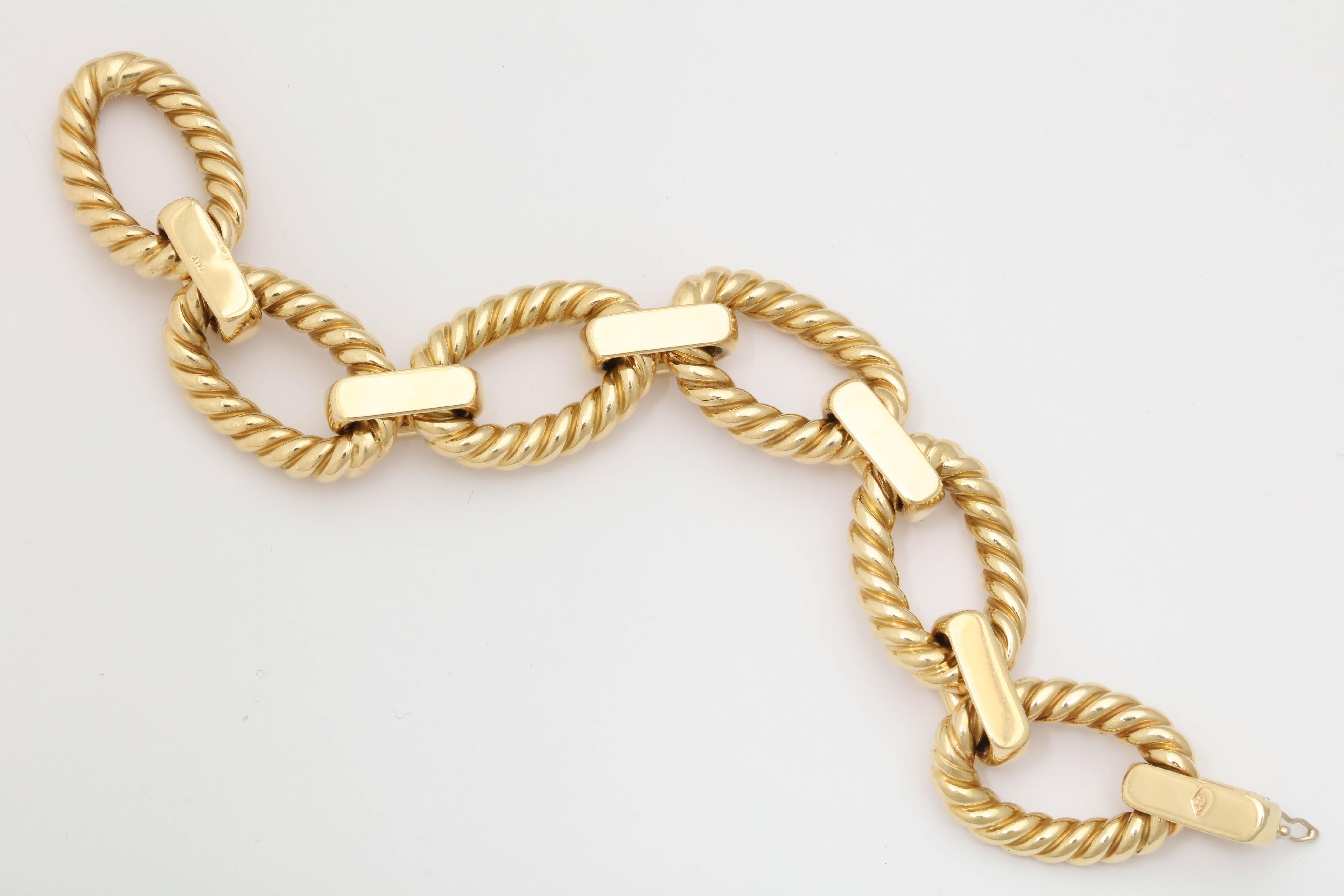 Women's 1970s Two Textured Gold Open Oval Link Ridged Flexible Bracelet