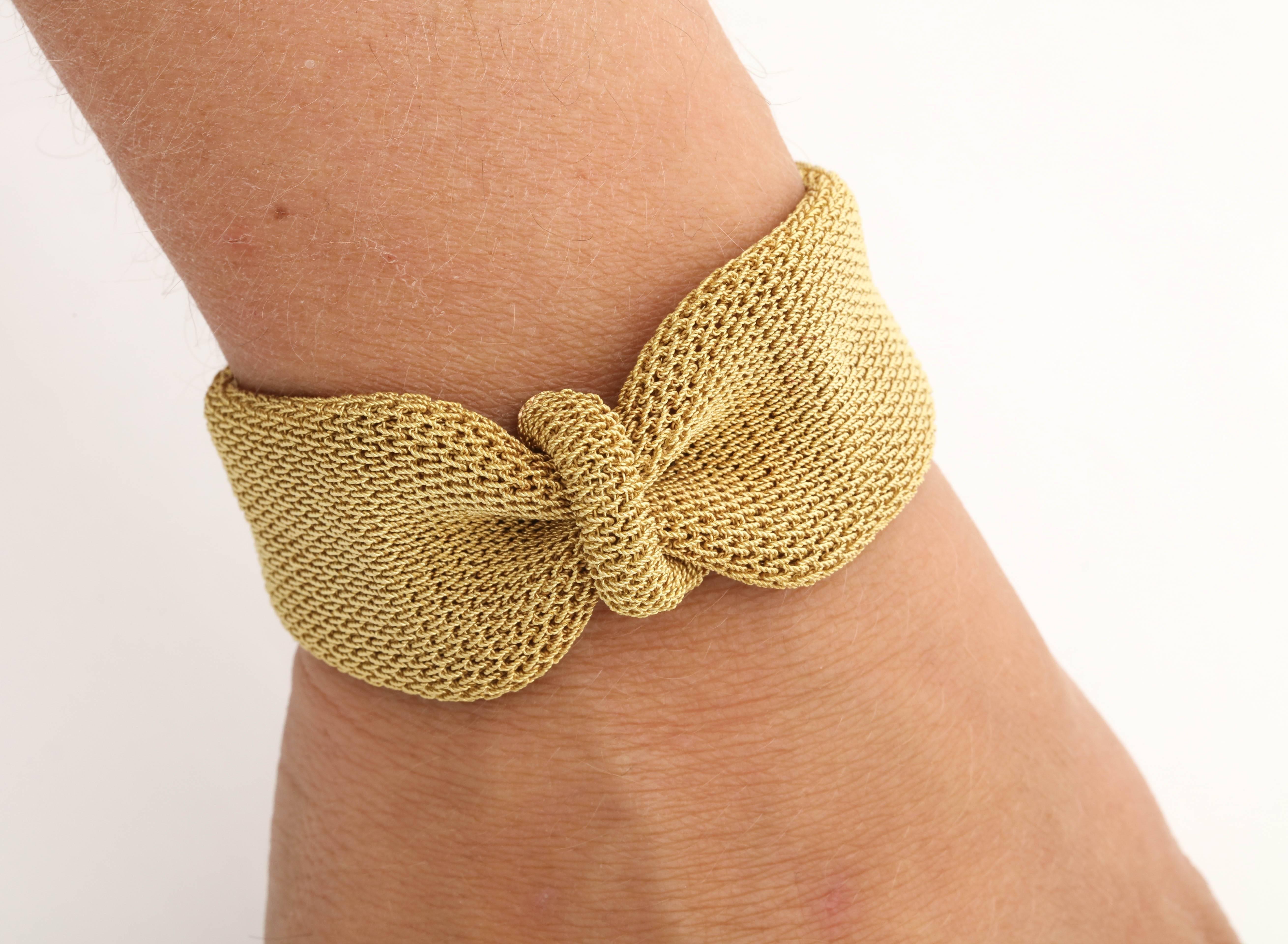 Women's 1960s Italian Hand Woven Gold Mesh Flexible Bow Motif Bracelet