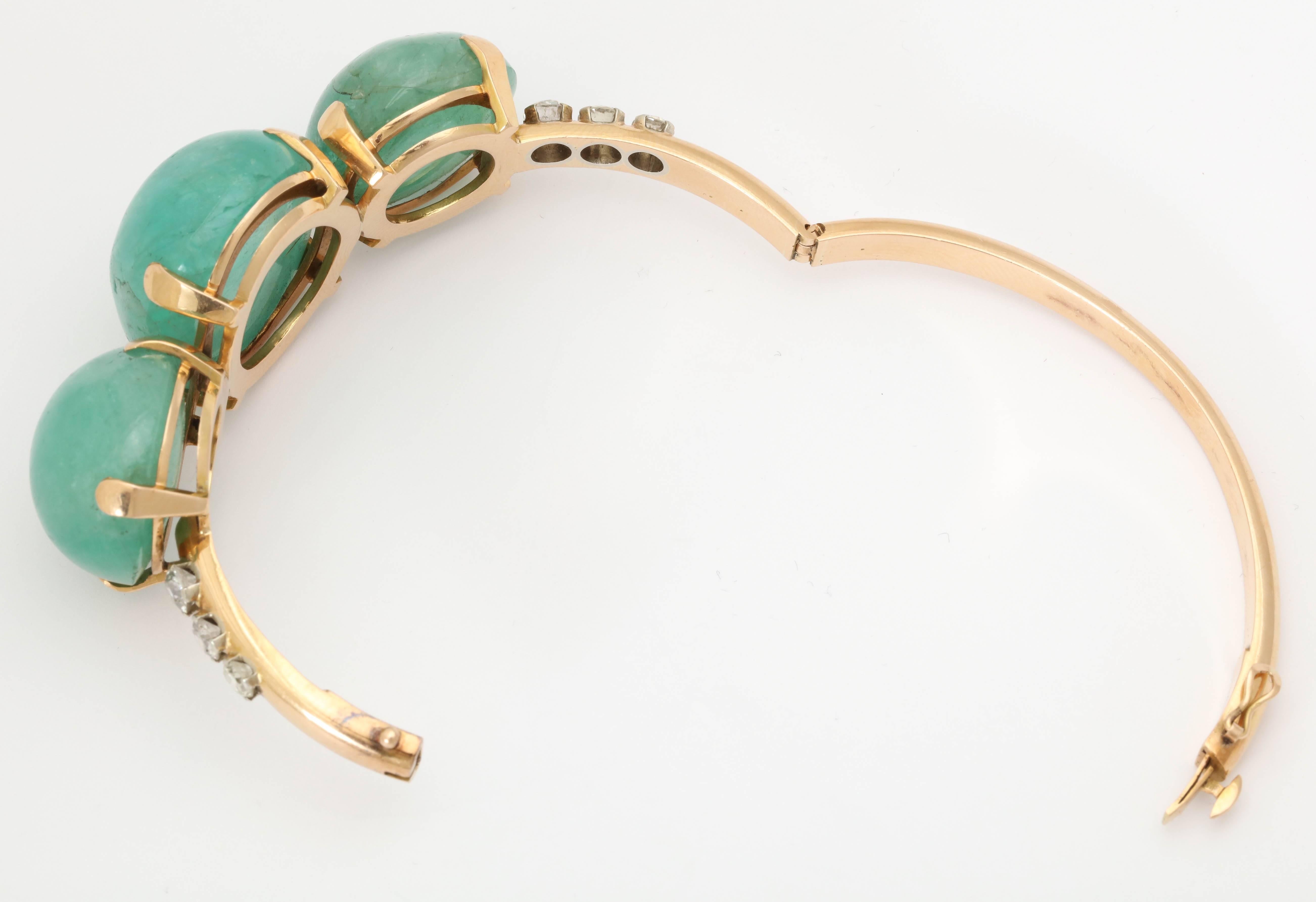 1950s Large Cabochon Emerald Diamond Gold Bangle Bracelet 4