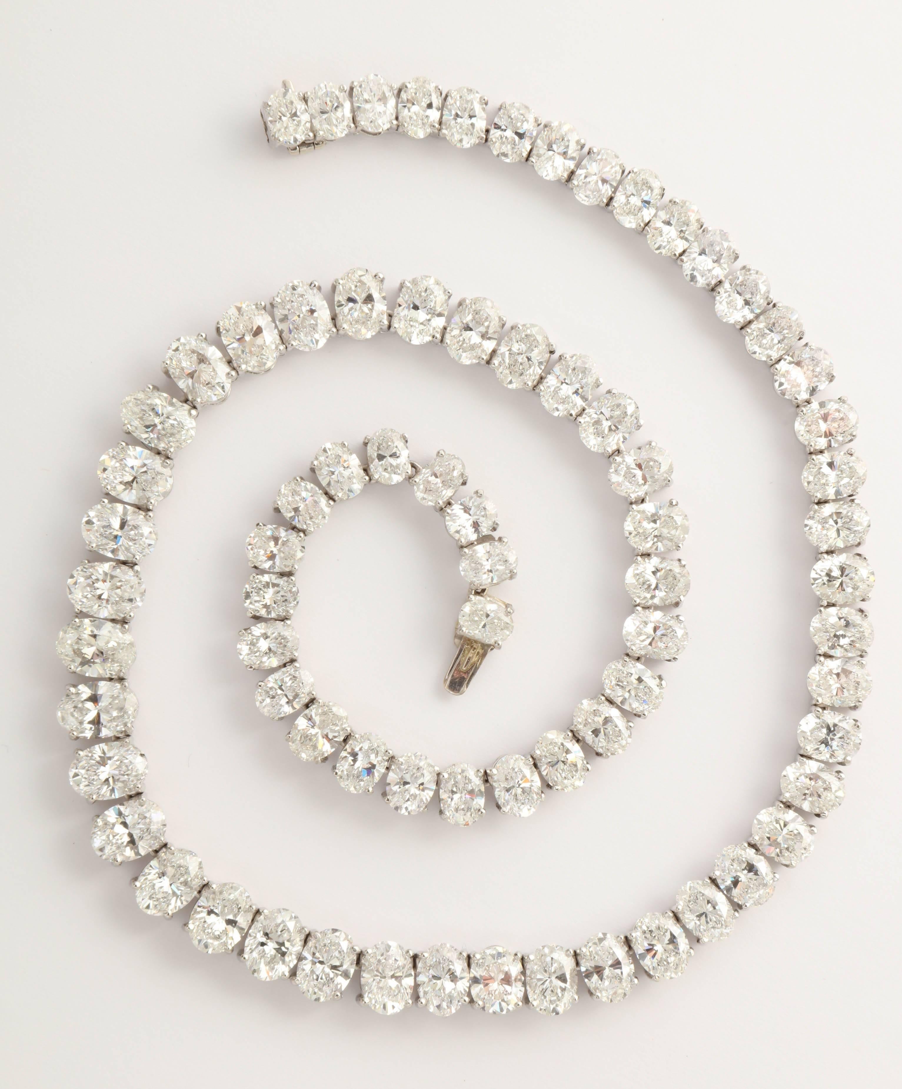 Seltene ovale Diamant-Platin-Halskette (Zeitgenössisch) im Angebot