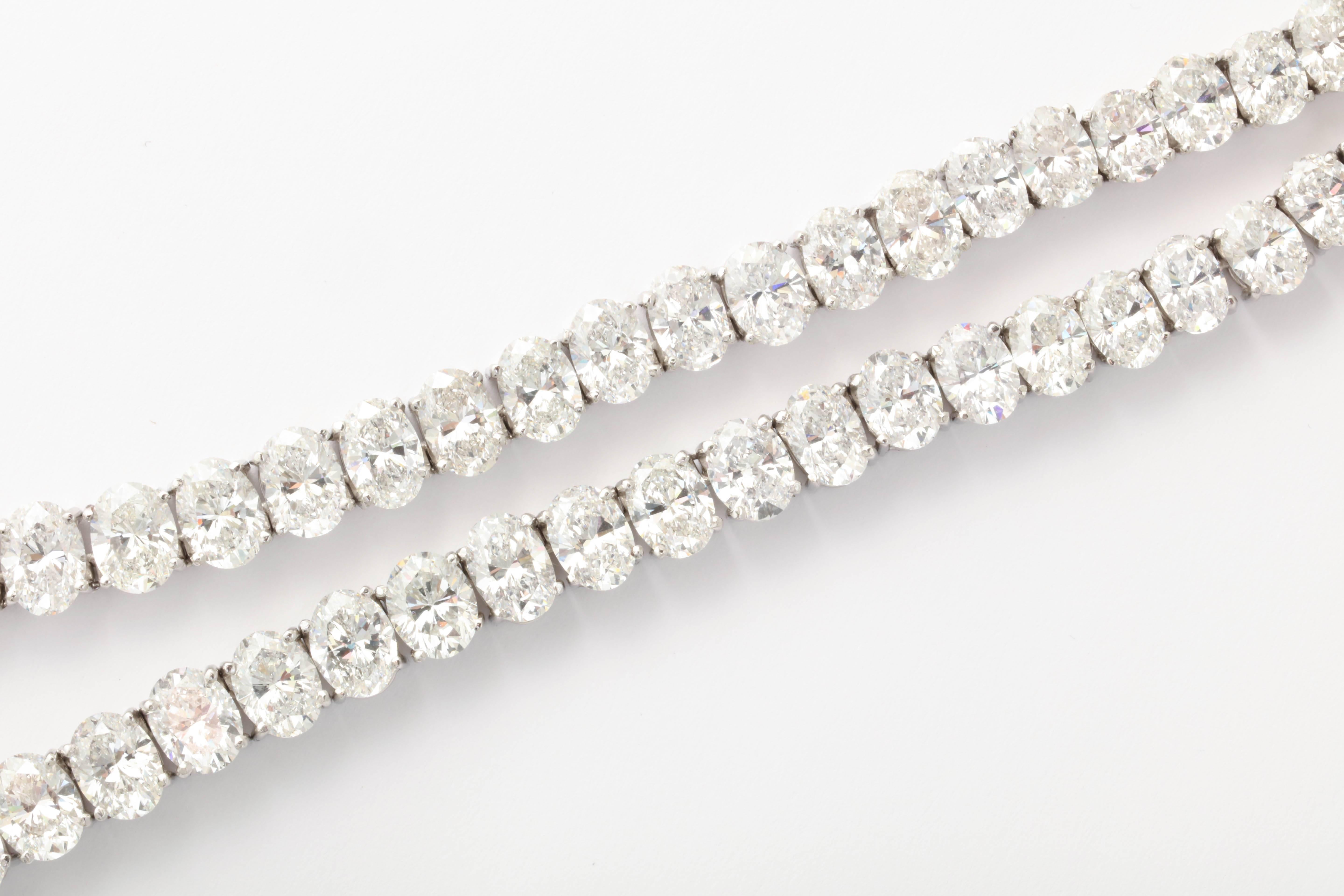 Seltene ovale Diamant-Platin-Halskette Damen im Angebot
