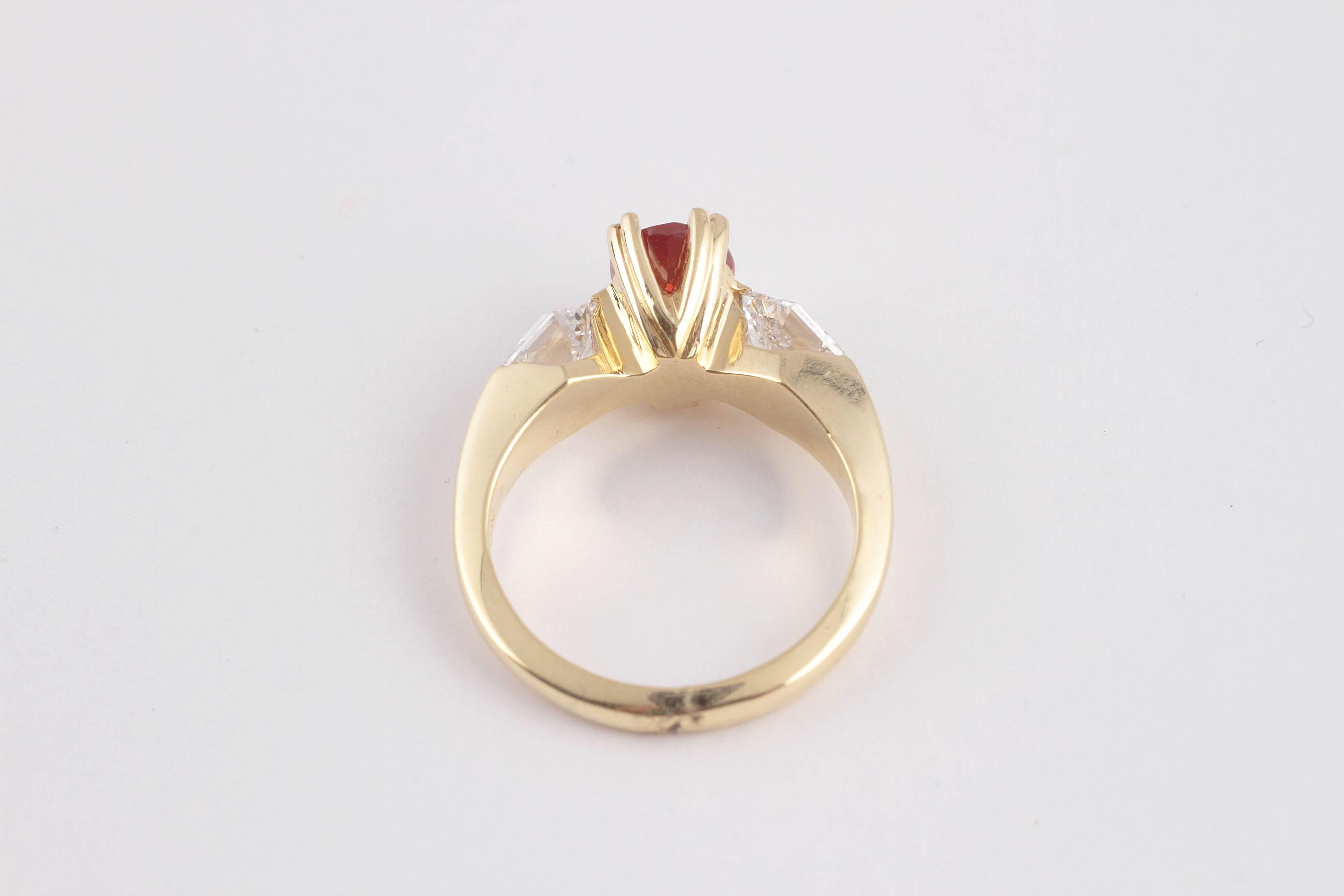 Orange Sapphire Diamond Gold Ring In Good Condition In Dallas, TX