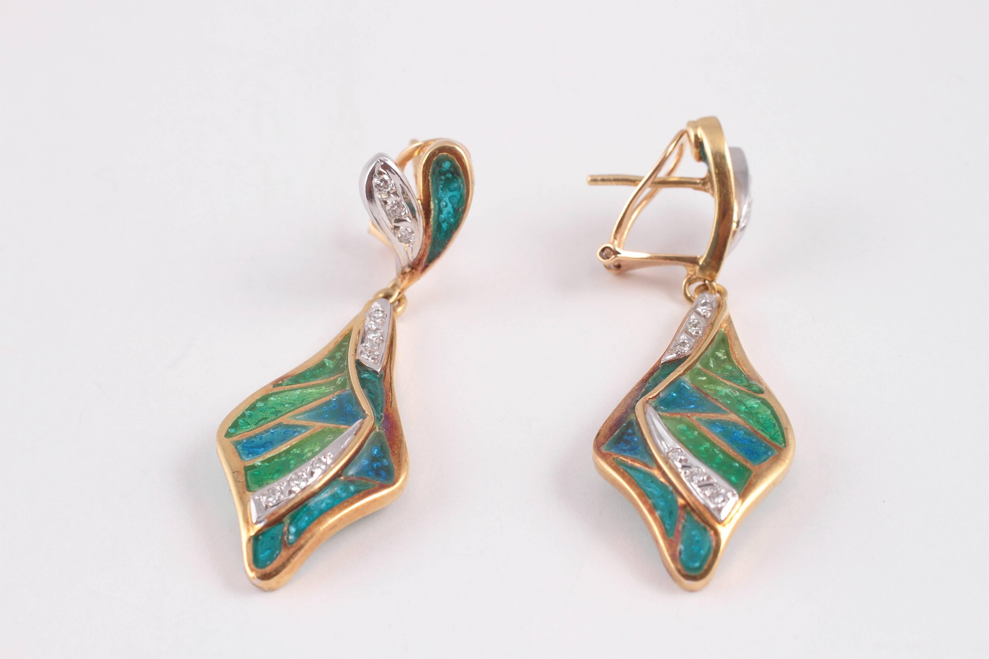 Fabulous dangle style earrings, in 18 karat yellow gold, with enameling and 0.20 cts of diamonds, pierced/clip back.
