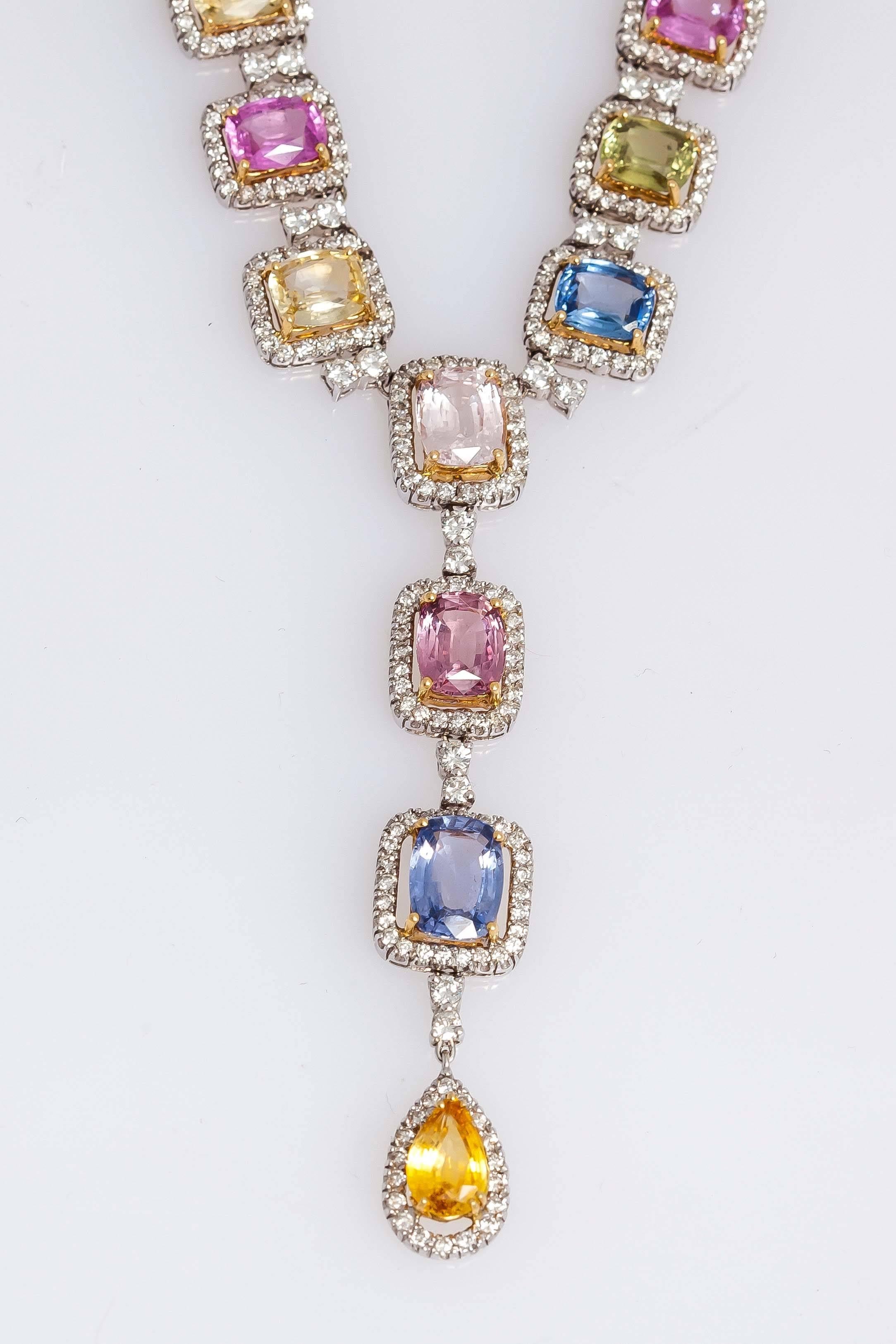 Schöne mehrfarbige Halskette mit Saphiren und Diamanten Damen im Angebot