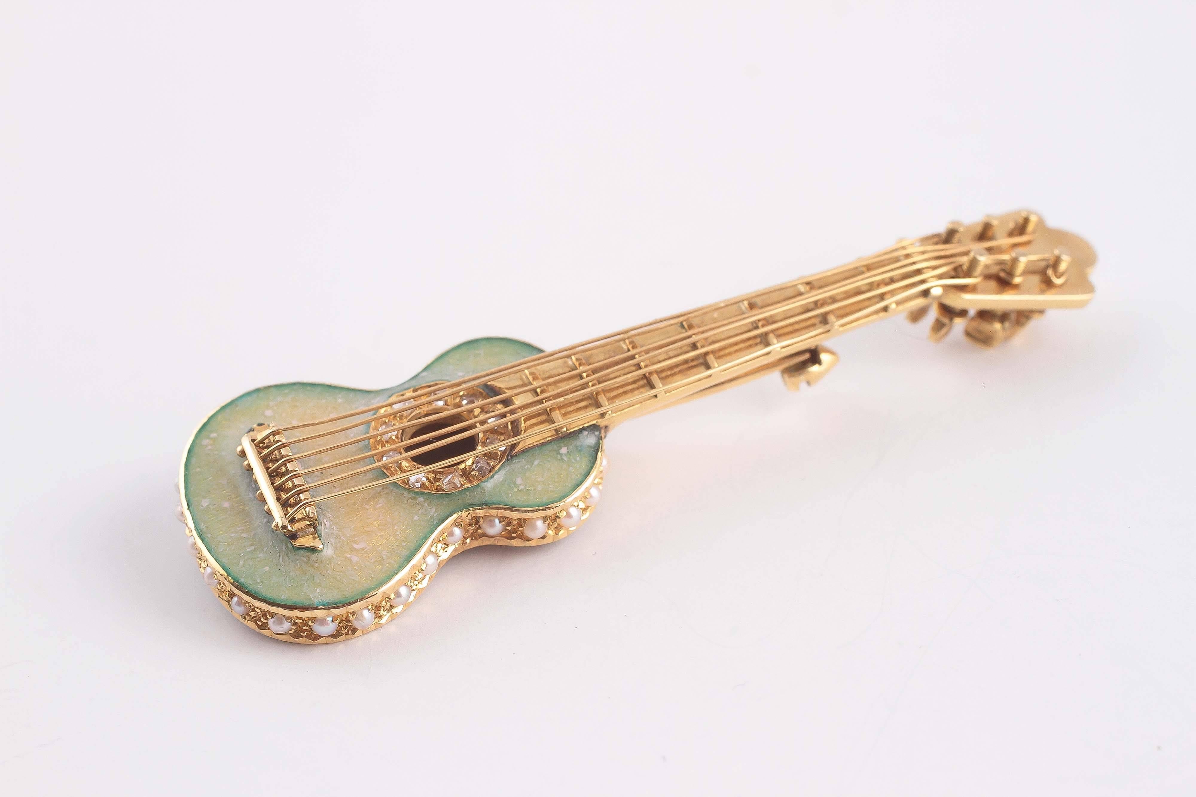 Early 20th Century Enamel Seed Pearl Gold Guitar Pin In Excellent Condition In Dallas, TX