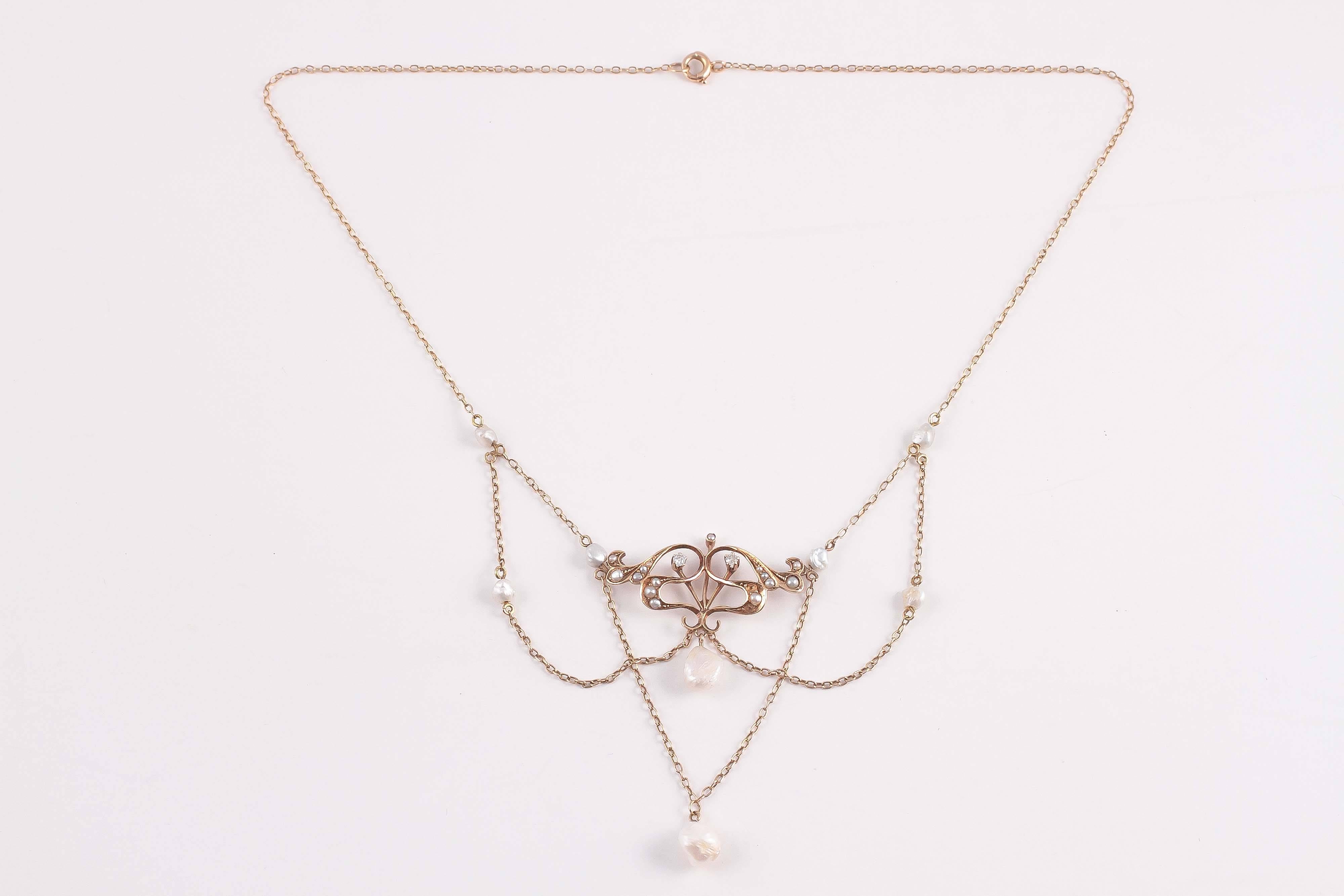Delicate American Art Nouveau Natural Fresh-Water Pearl Gold Necklace In Excellent Condition In Dallas, TX