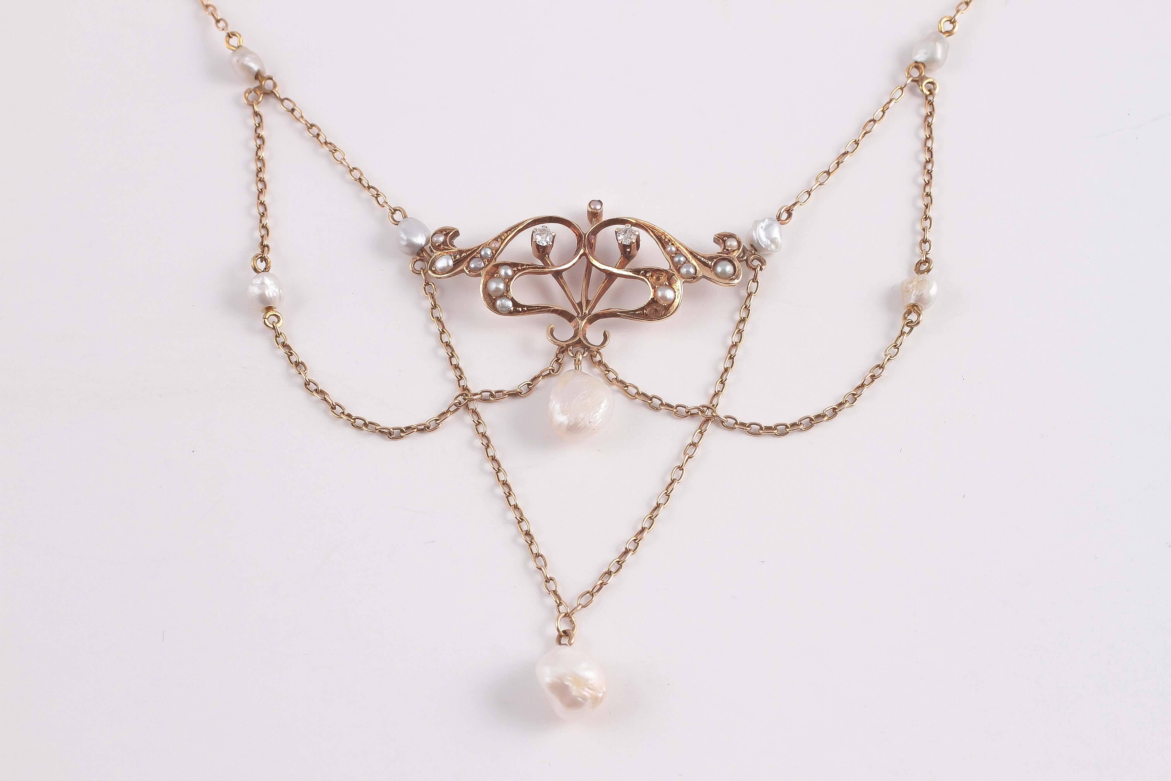 Women's Delicate American Art Nouveau Natural Fresh-Water Pearl Gold Necklace