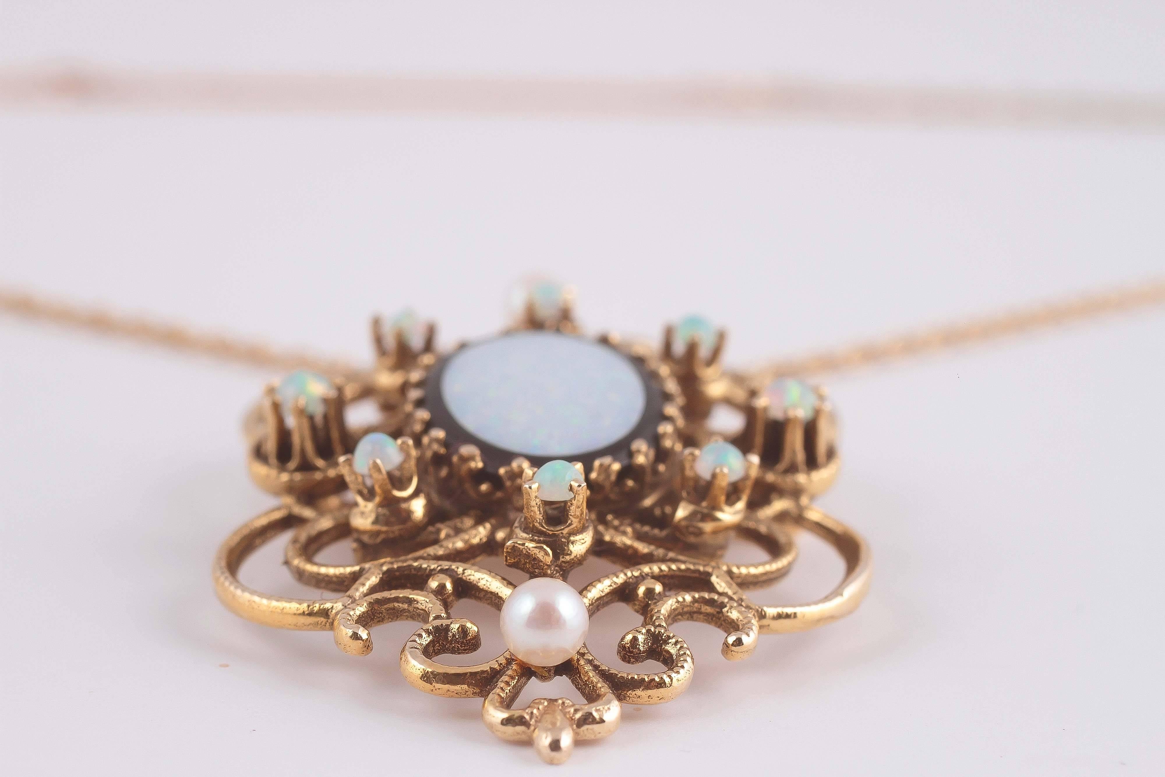 Pendentif à épingle en or avec chaîne en or, opale et perle en vente 1
