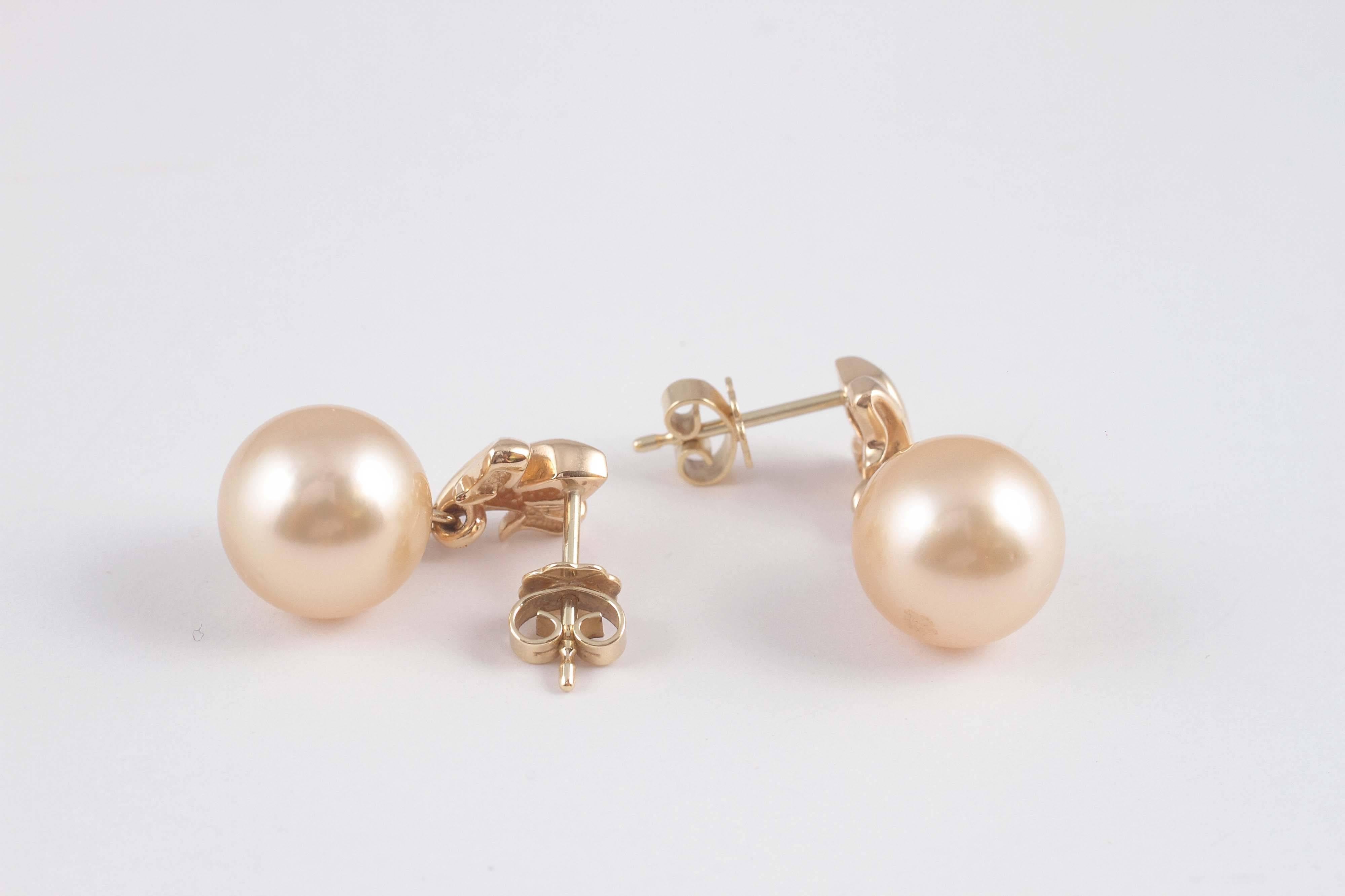 Women's South Sea Pearl Gold Fleur de Lis Earrings