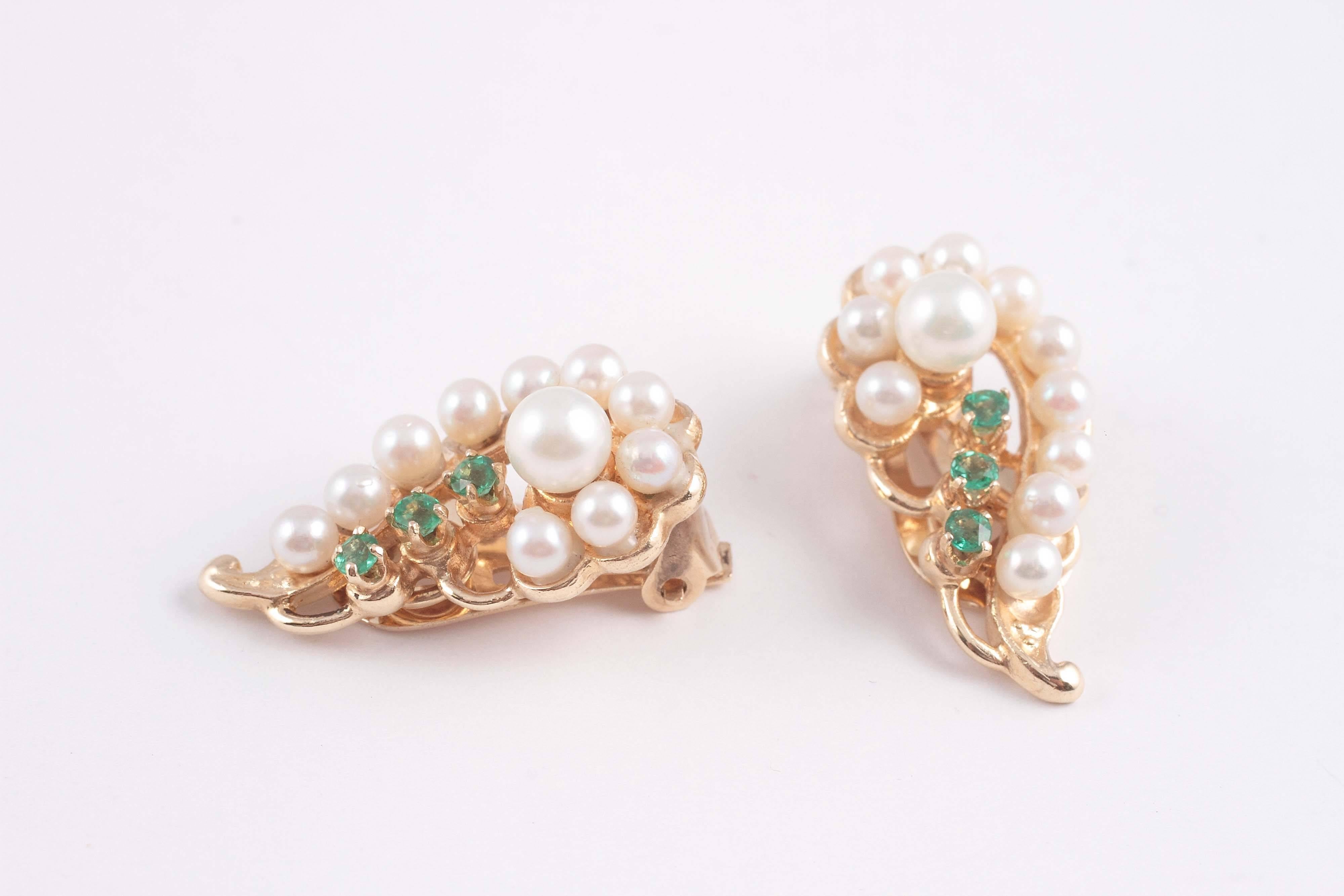 Cultured Pearl Emerald Gold Earrings In Excellent Condition In Dallas, TX