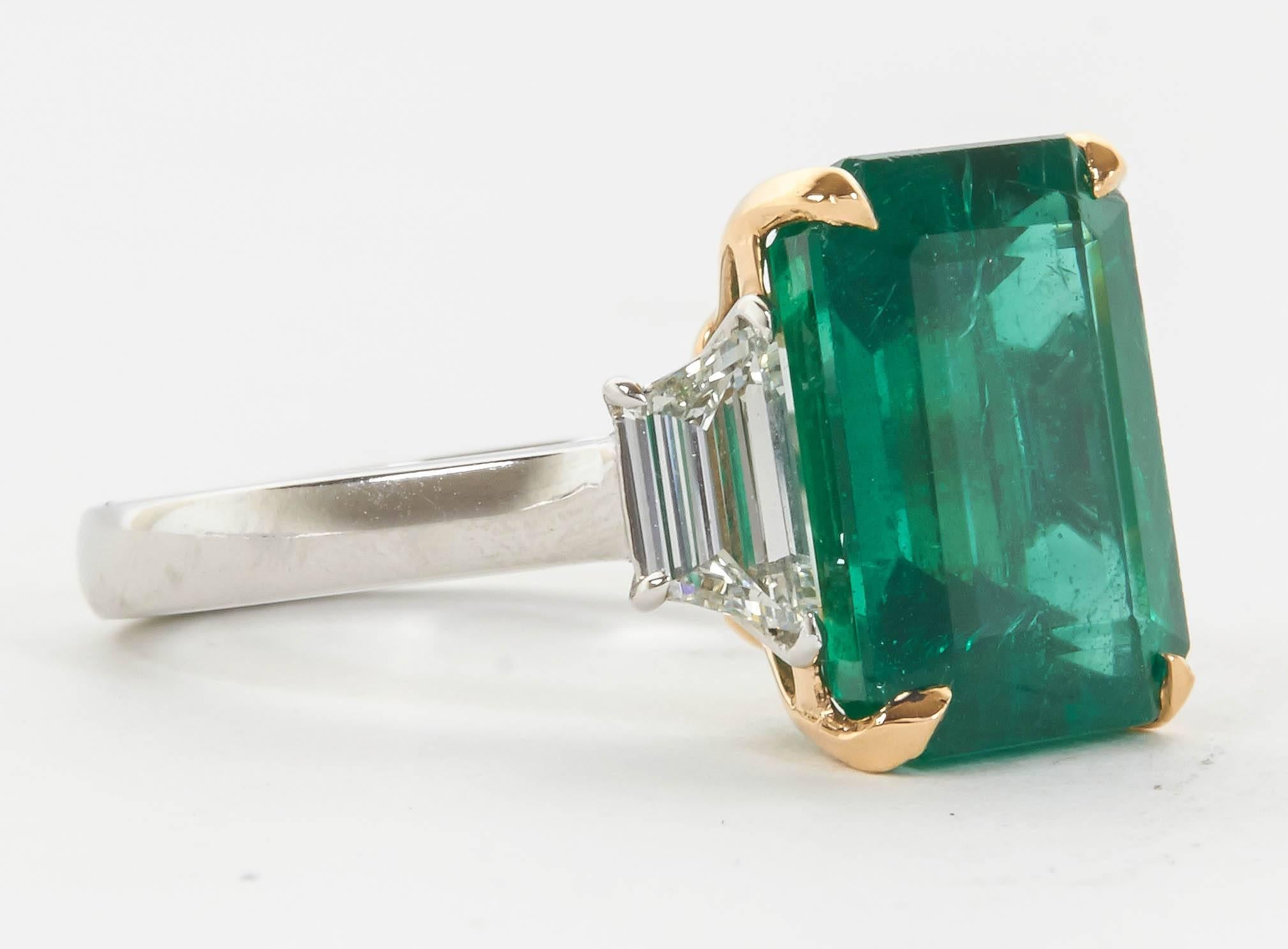 Vivid GIA Certified Emerald Diamond Gold Platinum Ring In New Condition In New York, NY