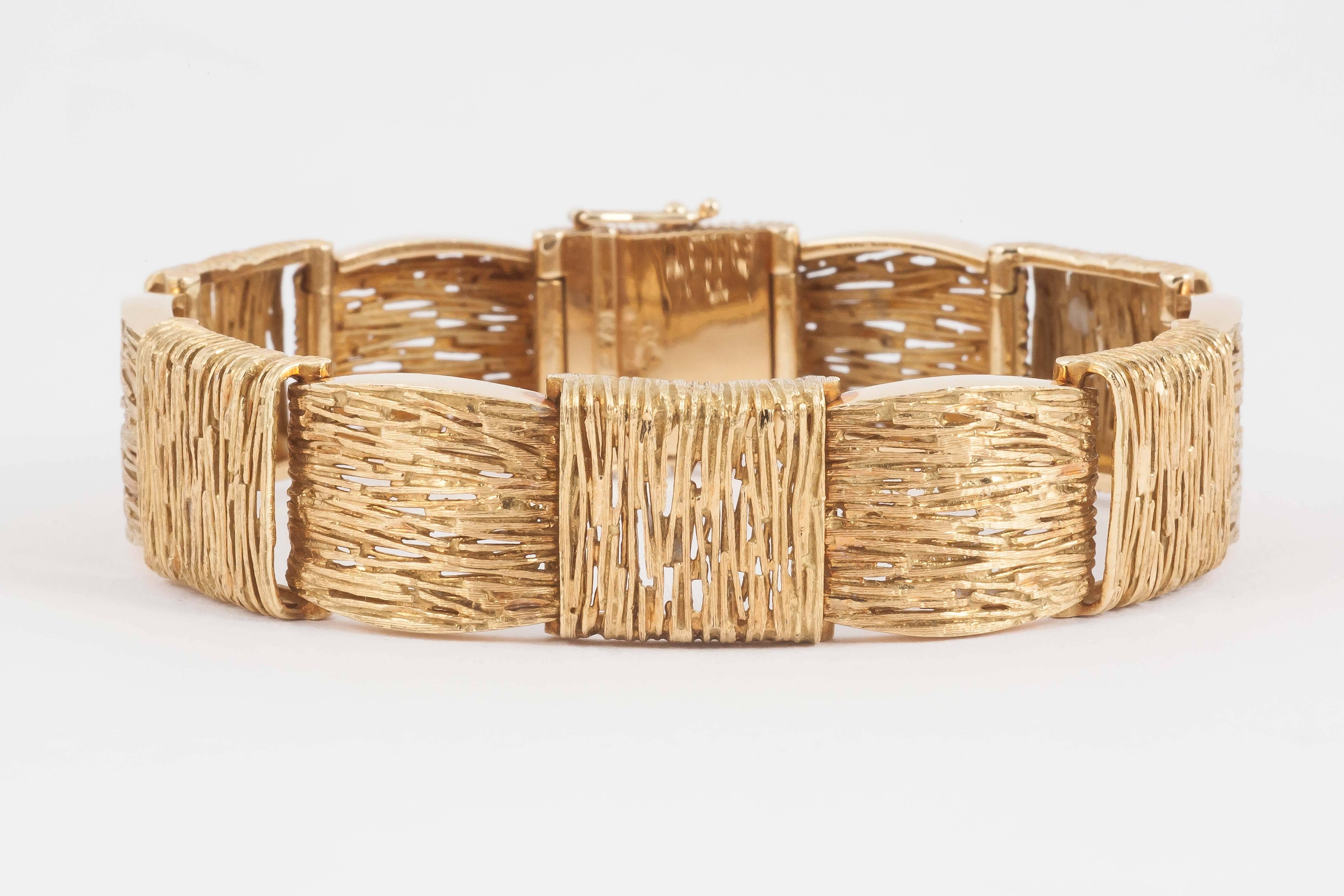 A heavy quality 18ct gold bracelet of 12 openwork panels,c,1970