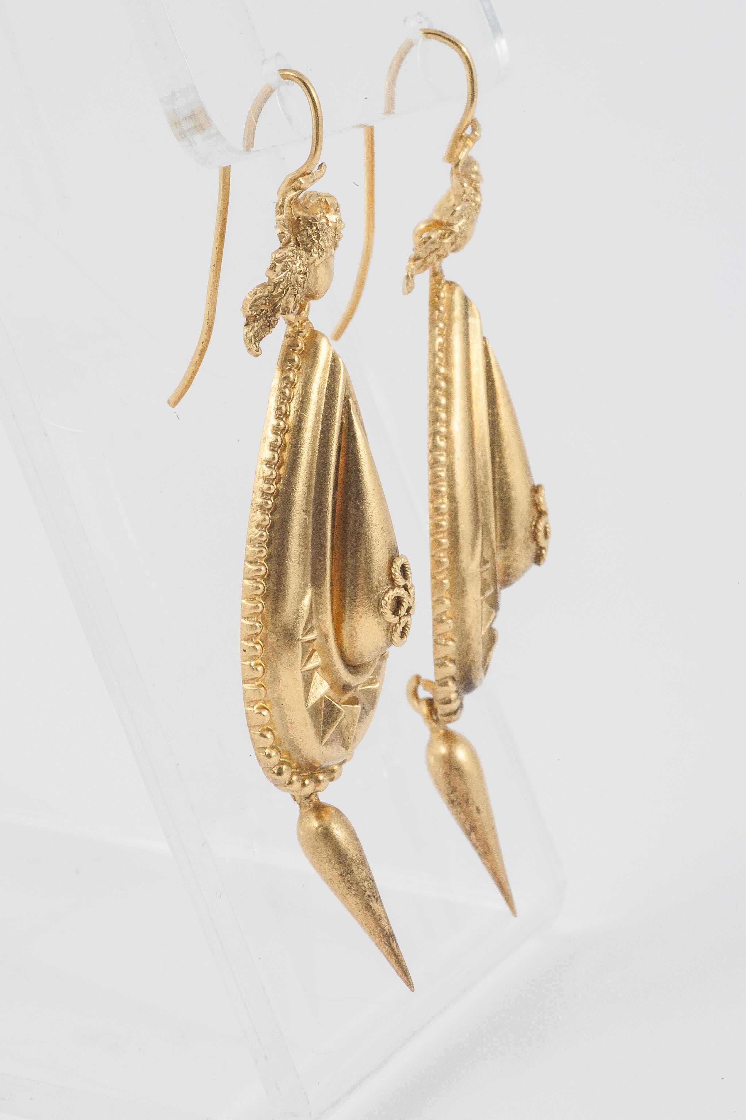 Victorian Etruscan Revival Gold Earrings In Excellent Condition For Sale In London, GB