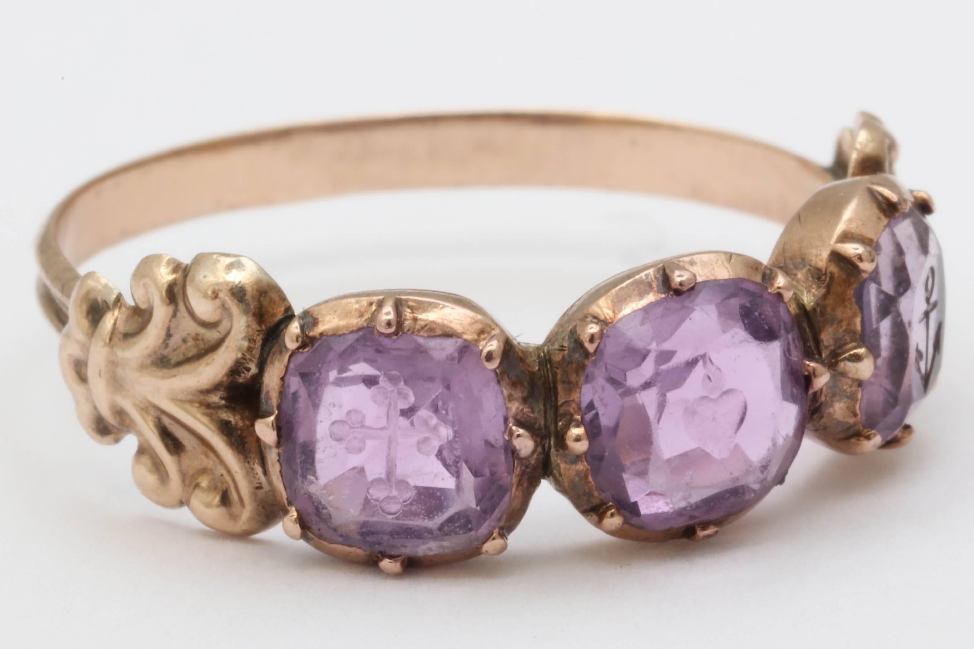 Divine Amethyst Gold Faith Hope und Charity-Ring im Zustand „Hervorragend“ in New York, NY