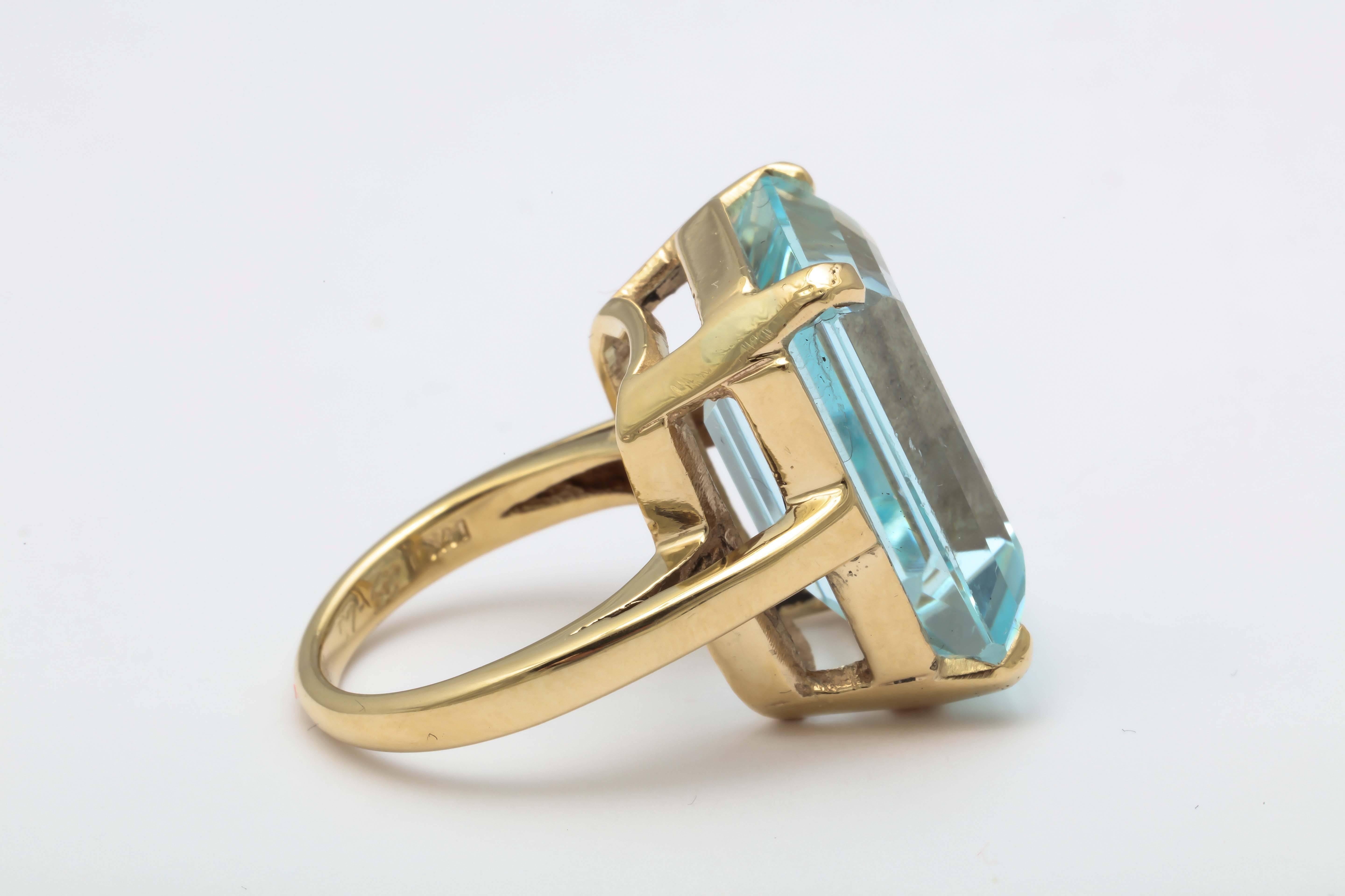 Retro Aquamarine Gold Ring In Excellent Condition In New York, NY