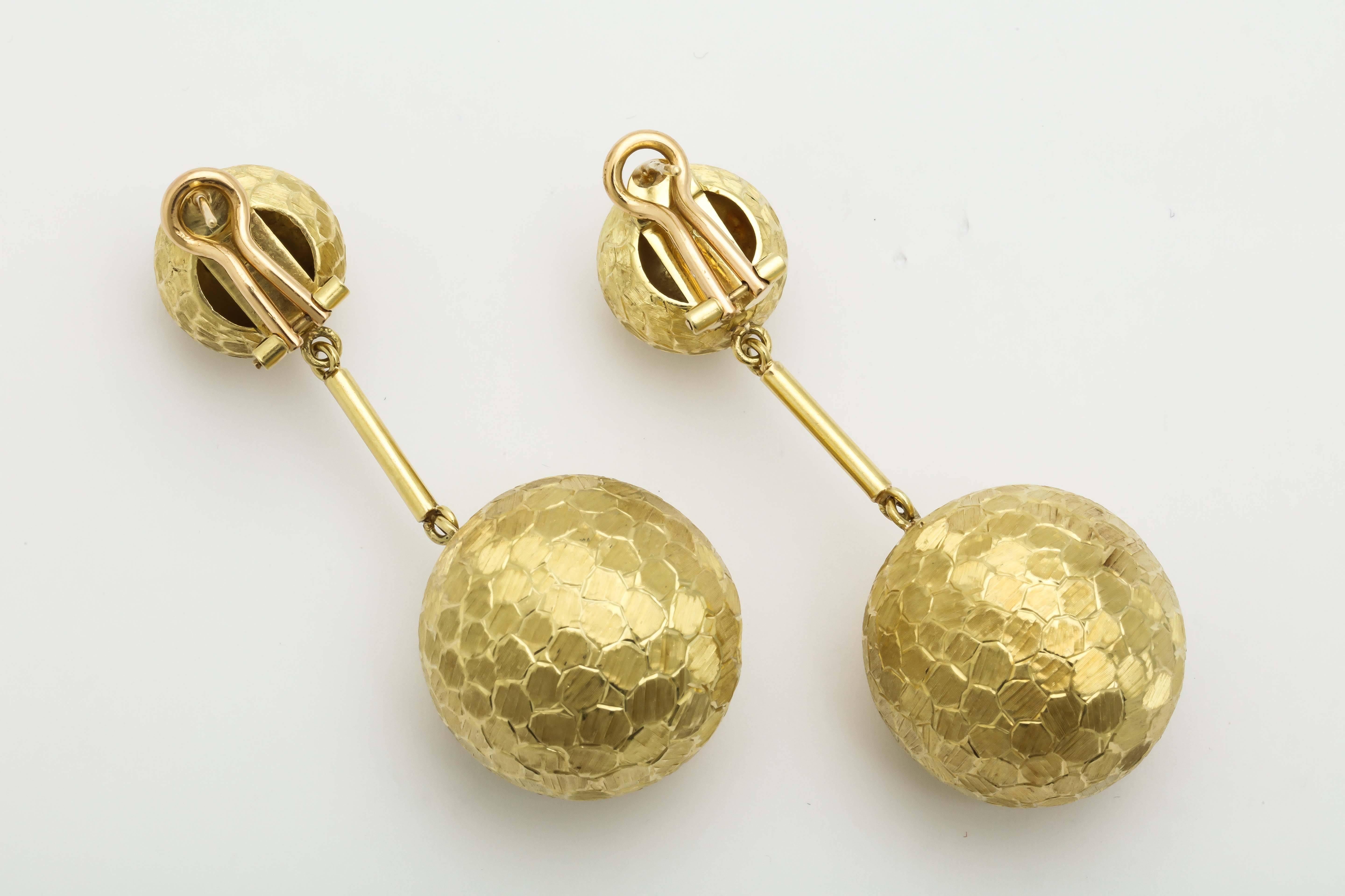 Women's 1960s Textured Gold Sphere Ball Dangle Earrings With Posts