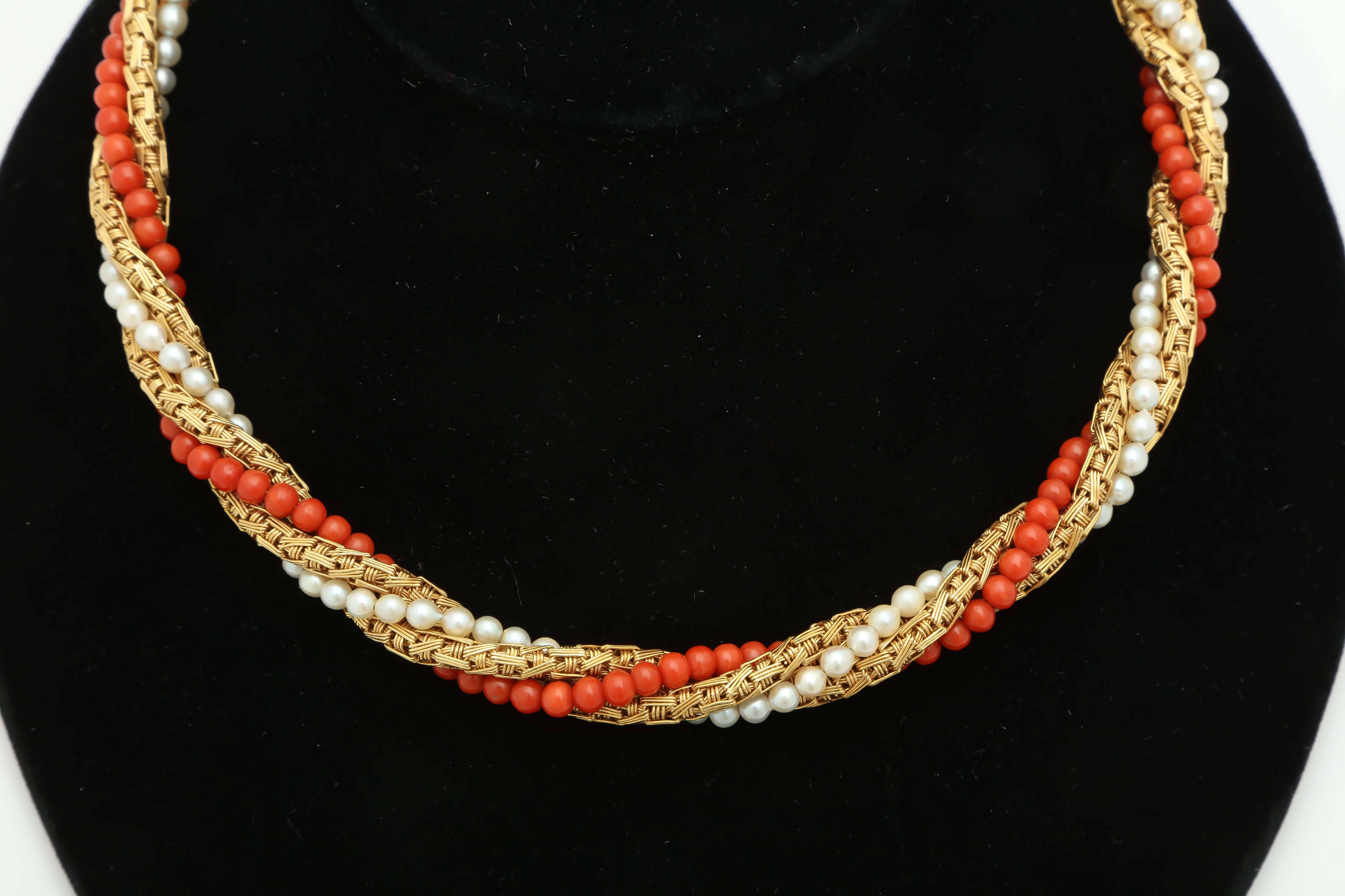1960s Coral Pearl Gold Intertwined Twisted Chic Neckace In Excellent Condition In New York, NY