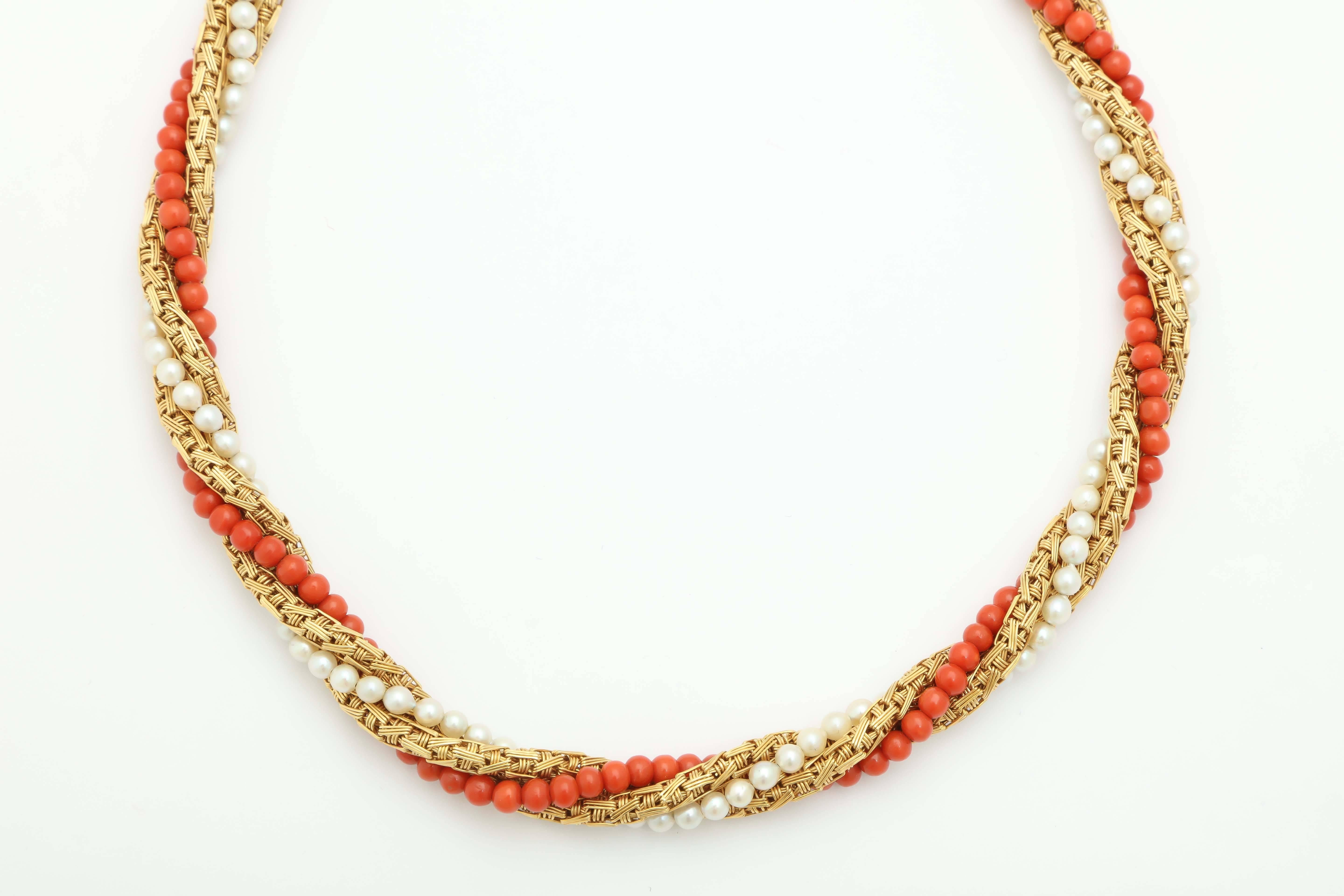 Women's 1960s Coral Pearl Gold Intertwined Twisted Chic Neckace