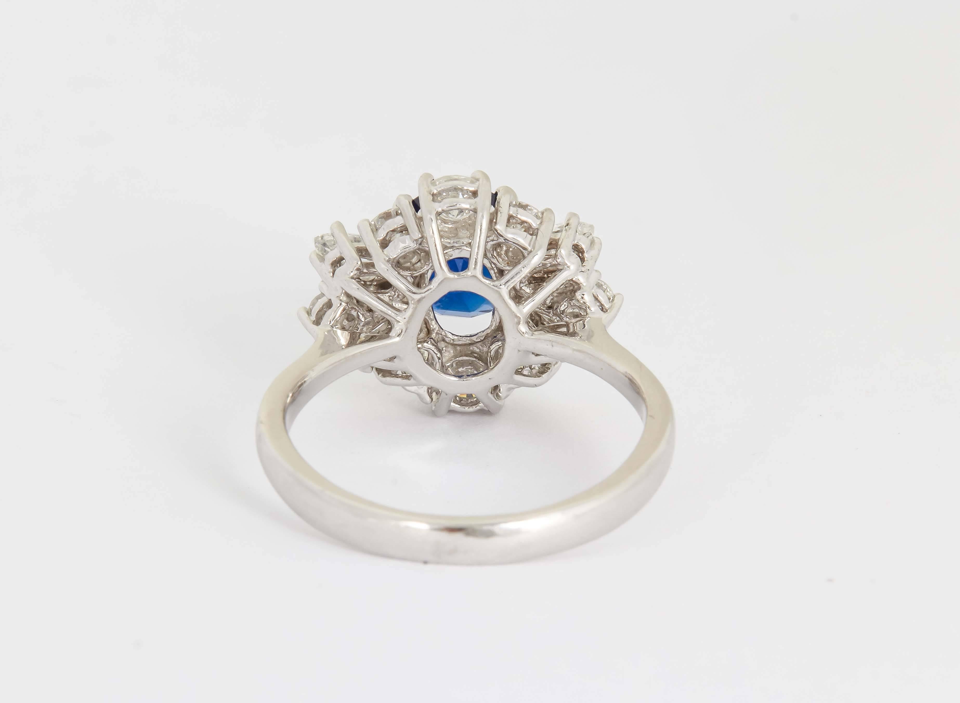 Goldring mit blauem Saphir und Diamant im Zustand „Hervorragend“ in New York, NY