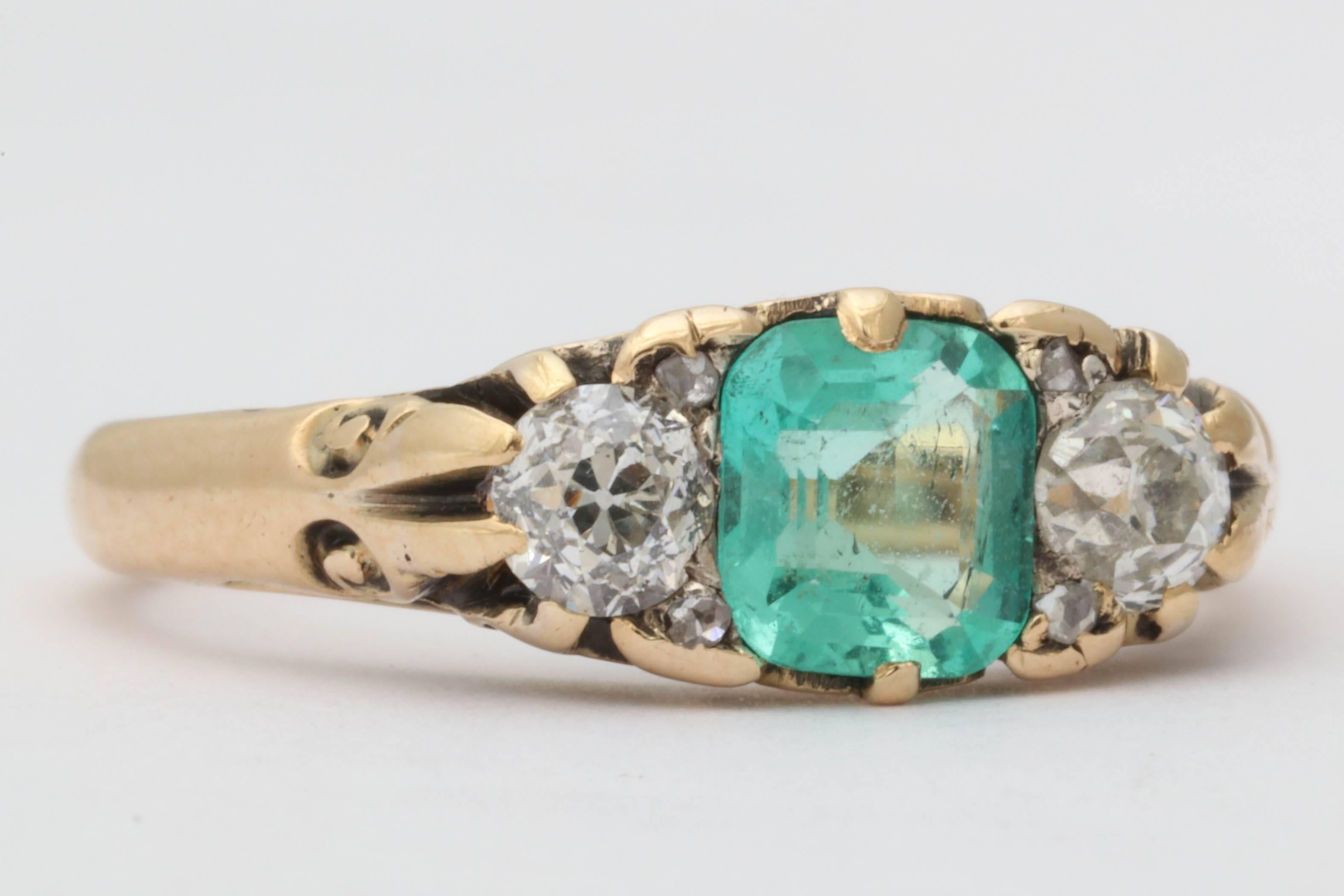 Victorian Emerald Diamond Gold Ring In Excellent Condition In New York, NY