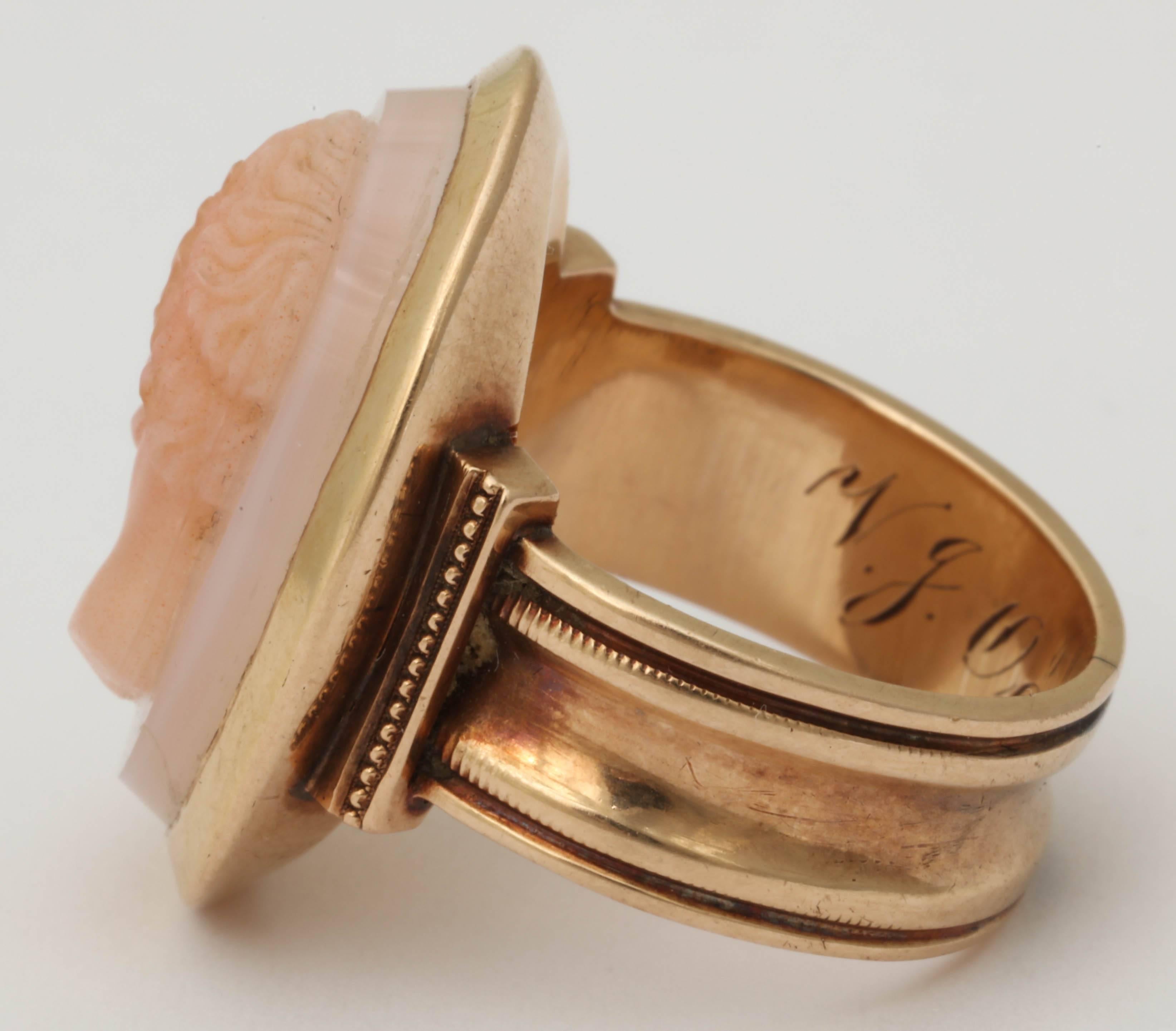Early 20th Century Cameo Gold Ring In Excellent Condition In New York, NY
