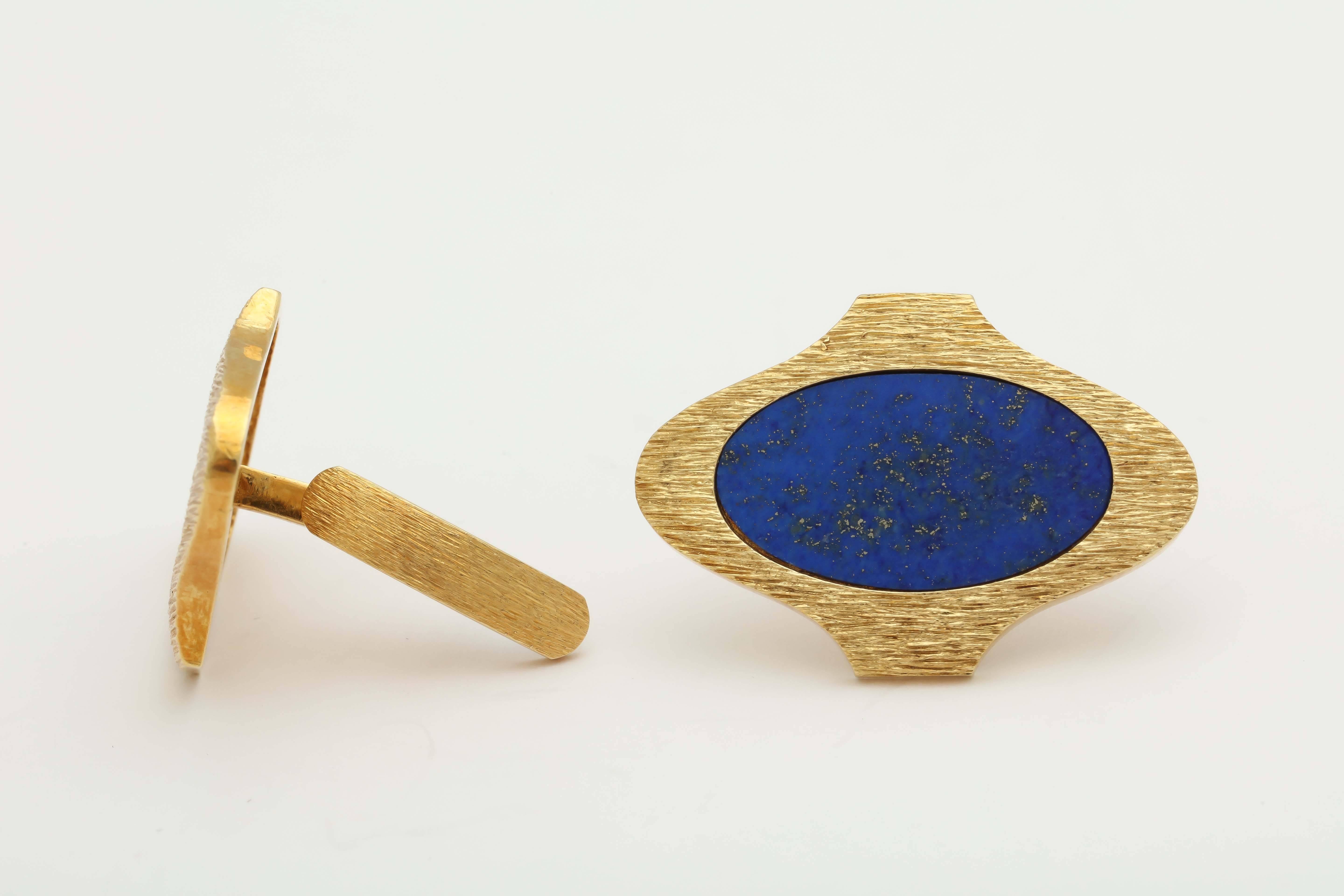 1960s Oval Cut Lapis Lazuli Textured Gold Large Cufflinks 2