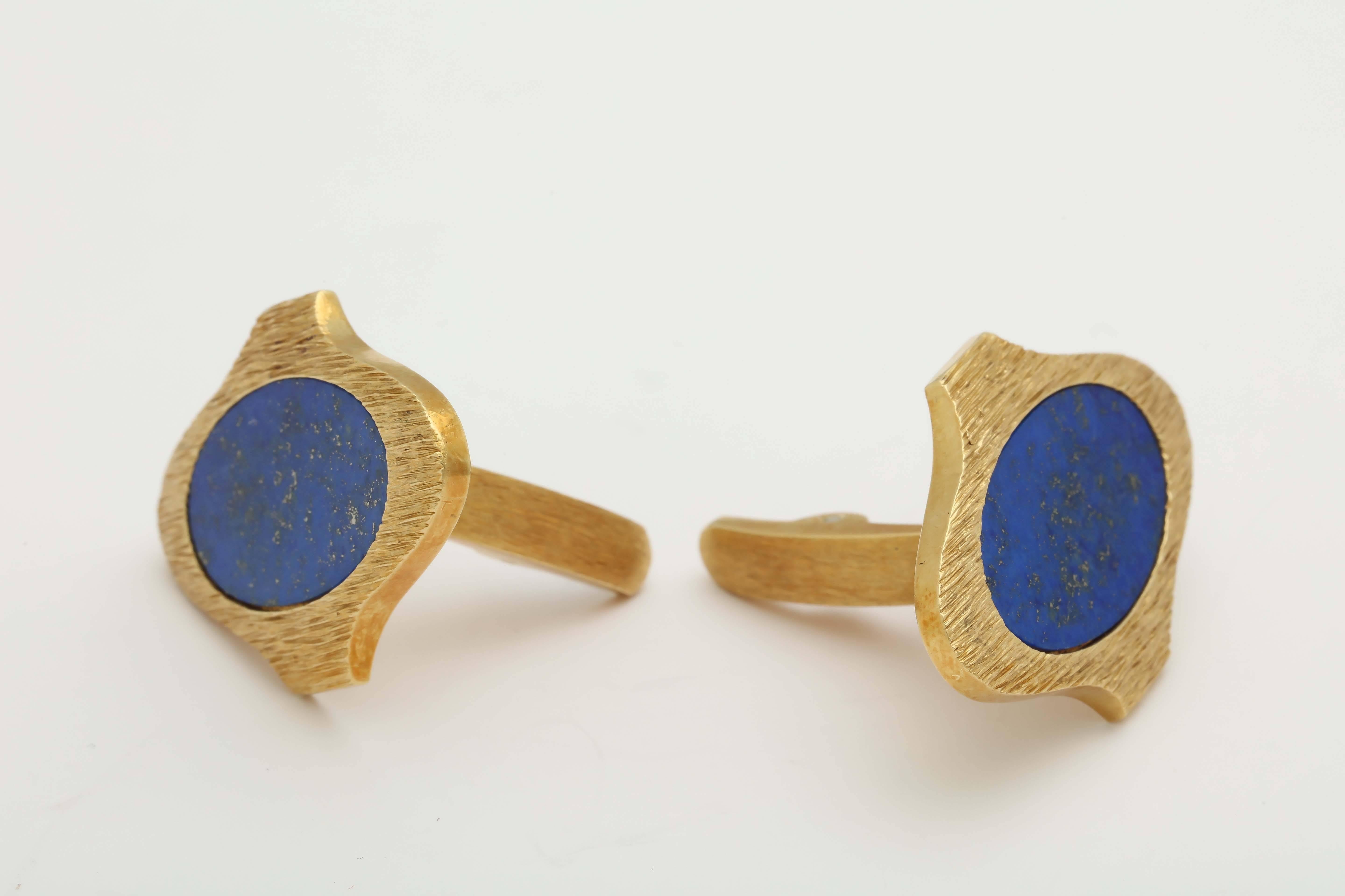 1960s Oval Cut Lapis Lazuli Textured Gold Large Cufflinks 3