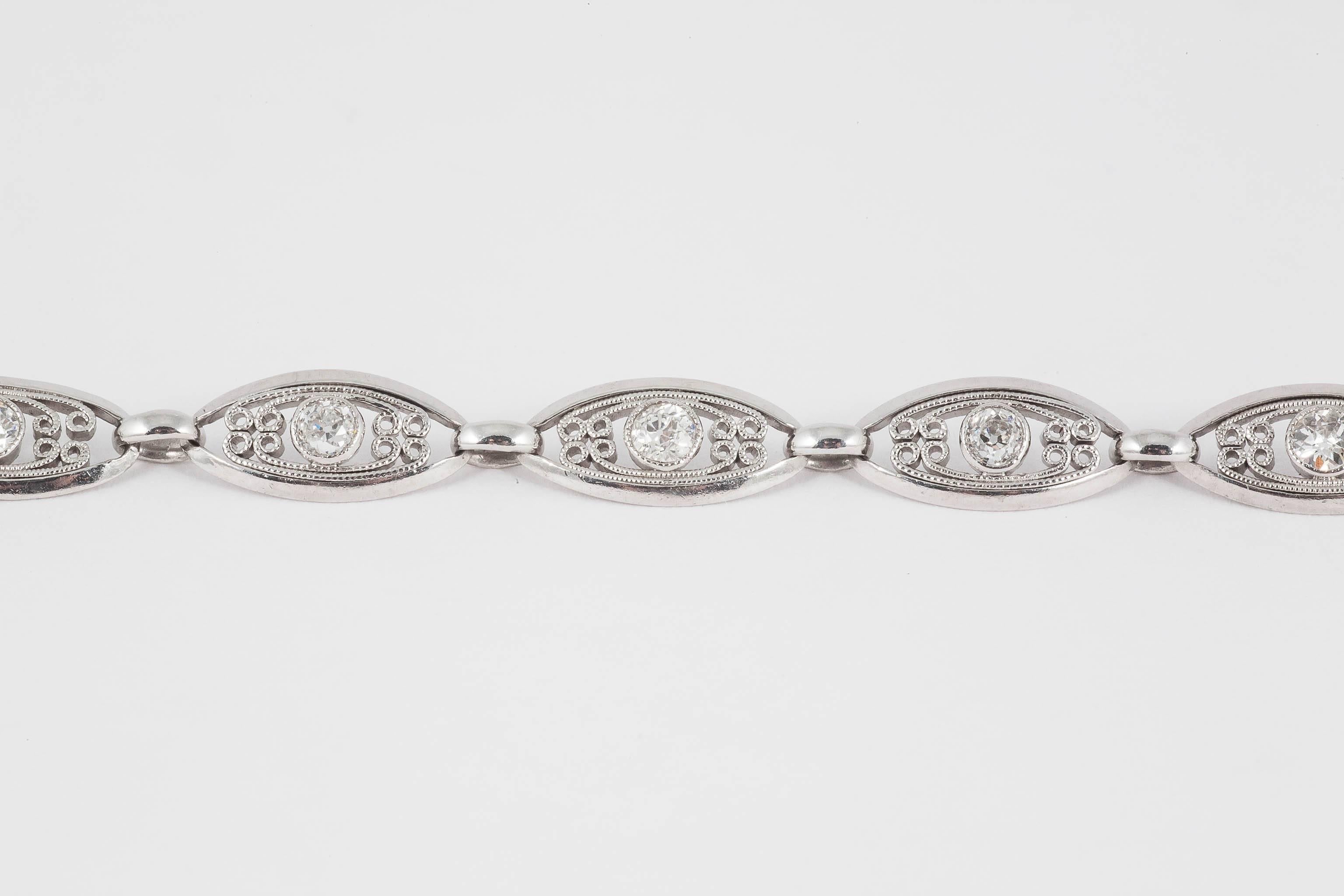 Platinum Bracelet with Openwork Links set with Diamonds, French circa 1920 In Good Condition For Sale In London, GB