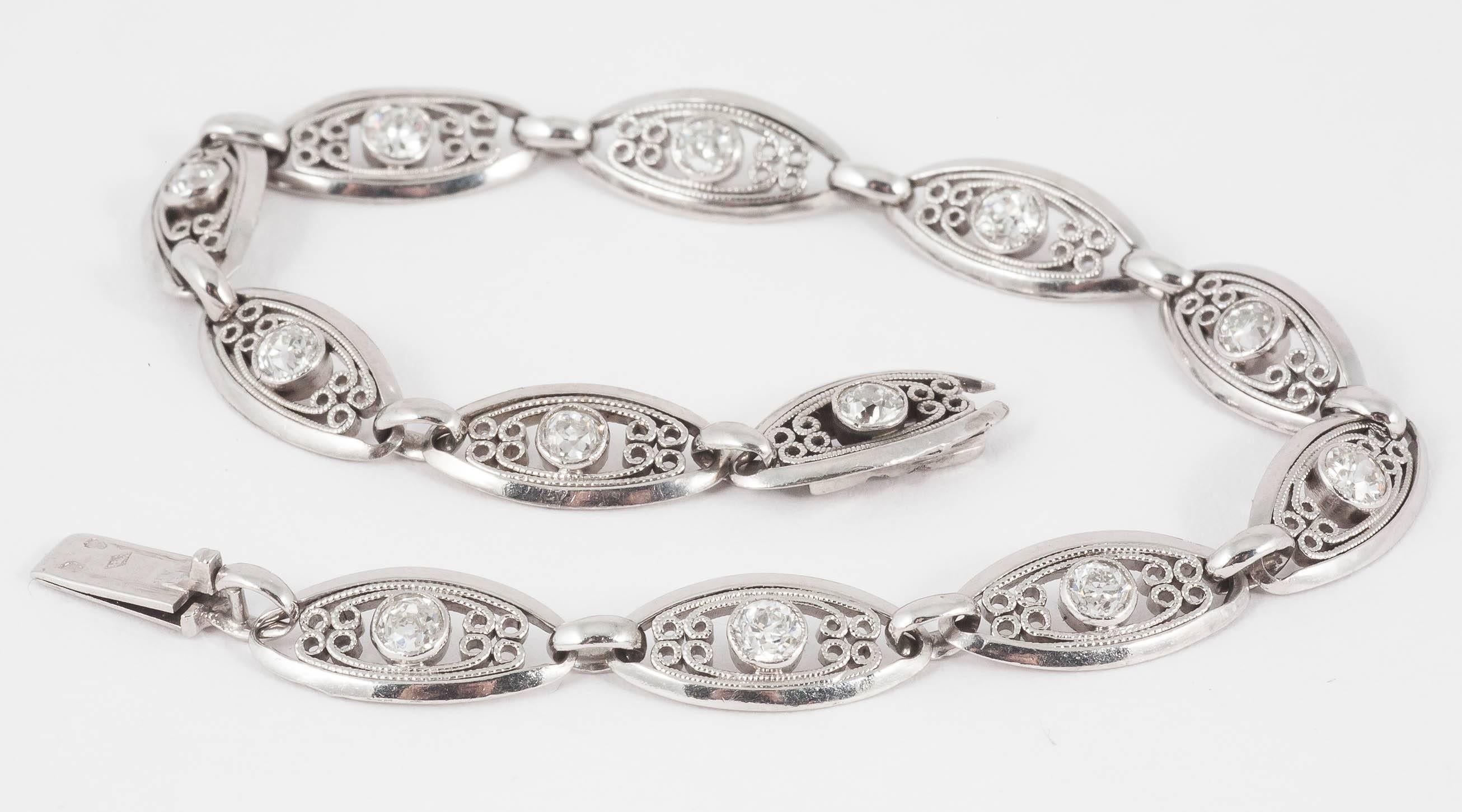 Platinum Bracelet with Openwork Links set with Diamonds, French circa 1920 For Sale 1