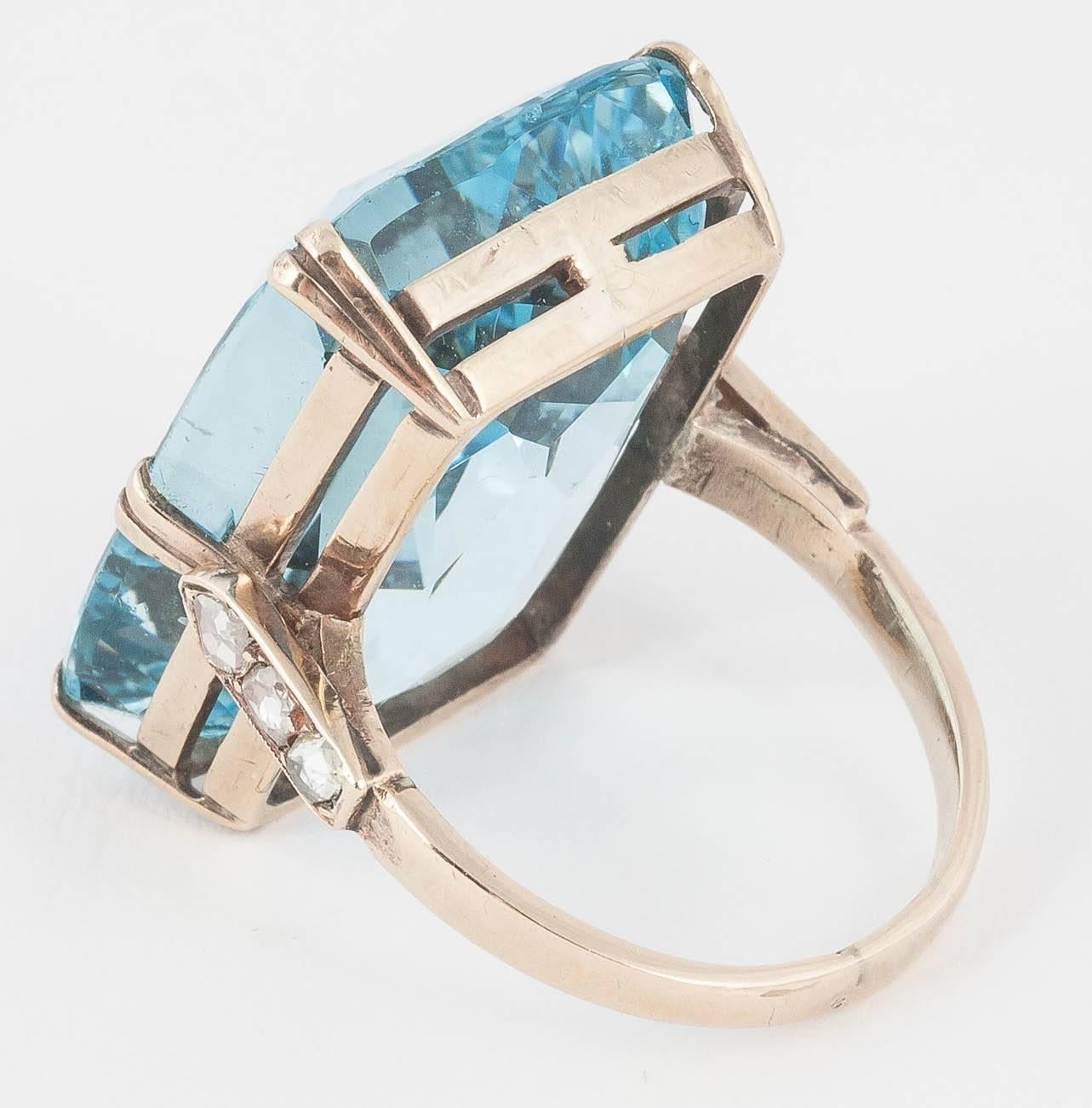 35 Plus Carats Aquamarine Diamond Gold Ring  In Excellent Condition For Sale In London, GB