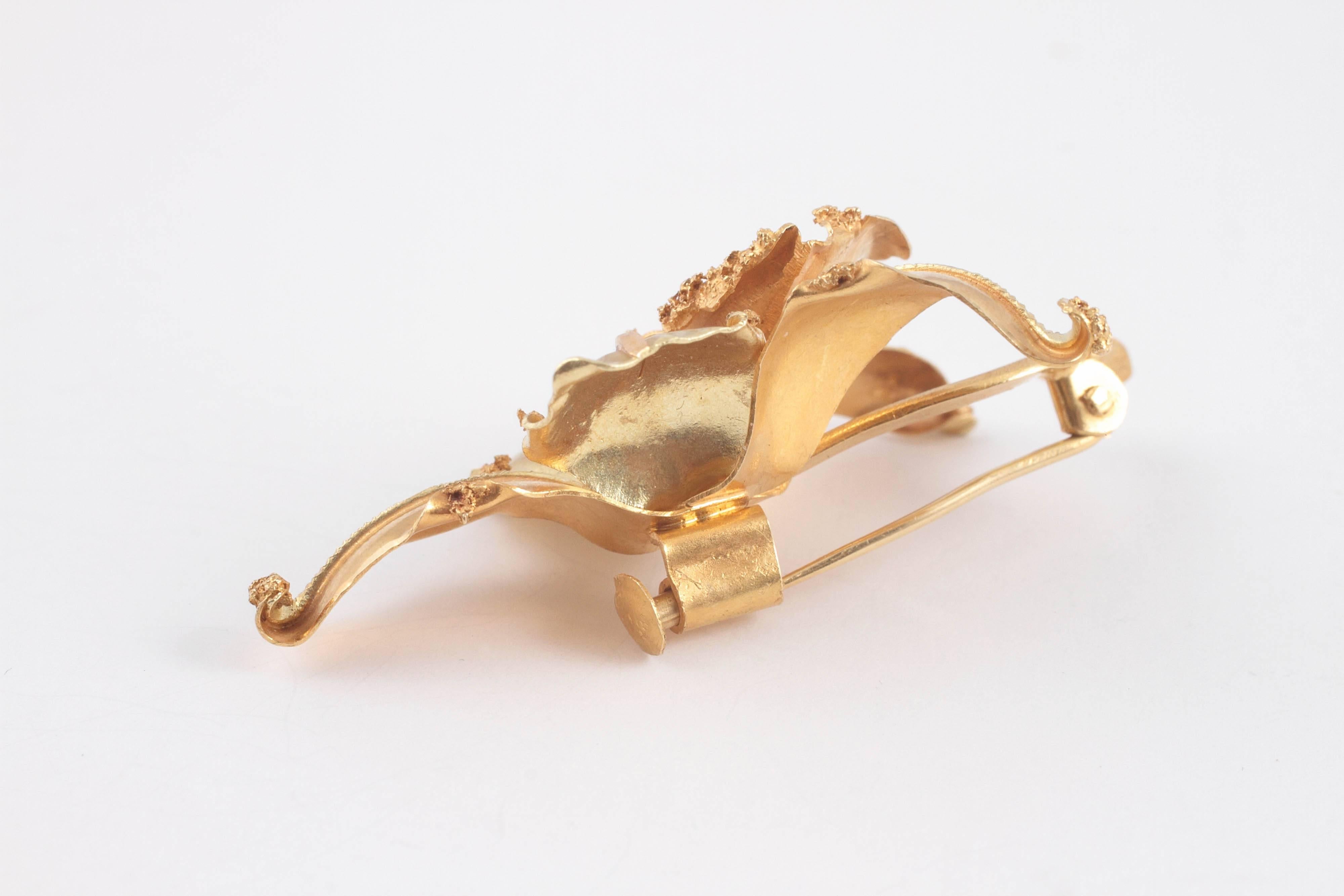 Women's Pearl Gold Orchid Shaped Brooch