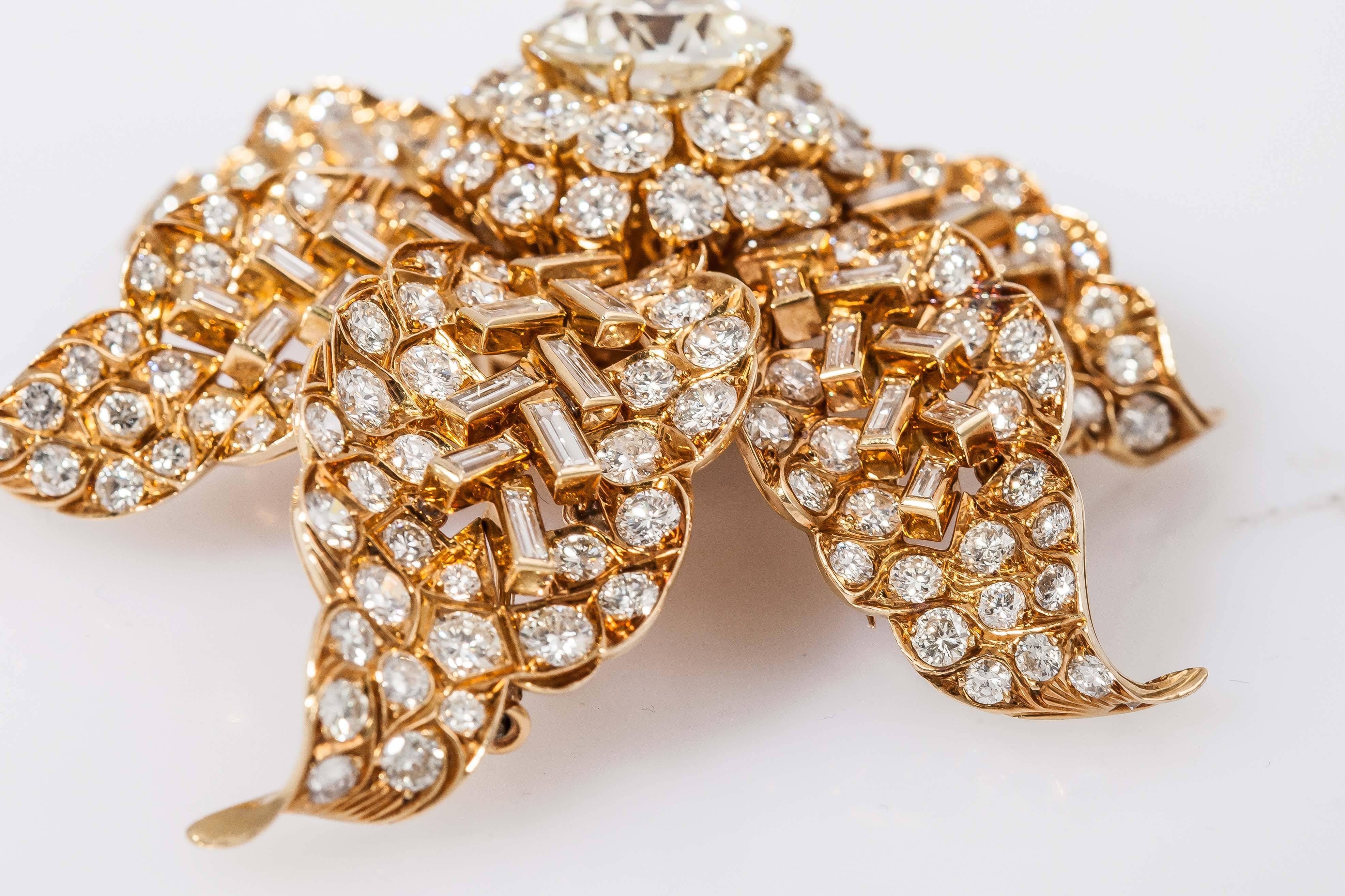 Women's 1970s Bulgari Stunning Diamond Gold Flower Brooch 