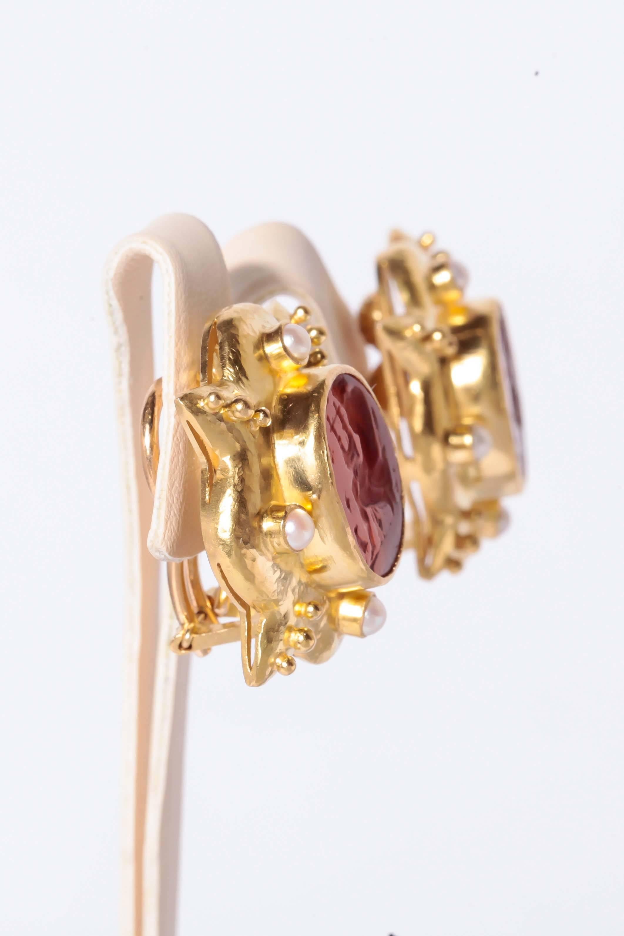 Elizabeth Locke Intaglio Coral Pearl Gold Earrings In Excellent Condition For Sale In Nashville, TN