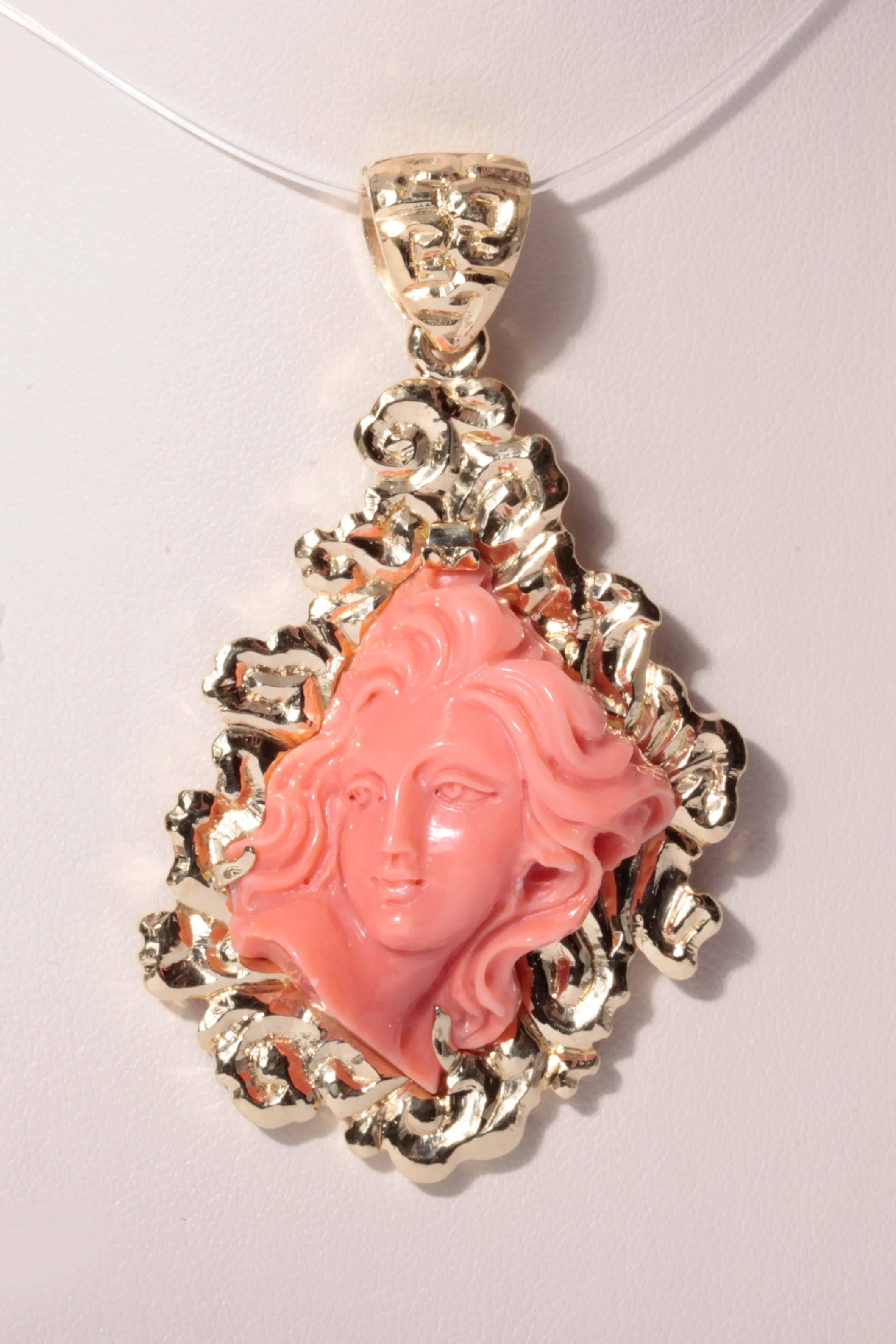 Coral Carved Cameo Gold Pendant For Sale 1