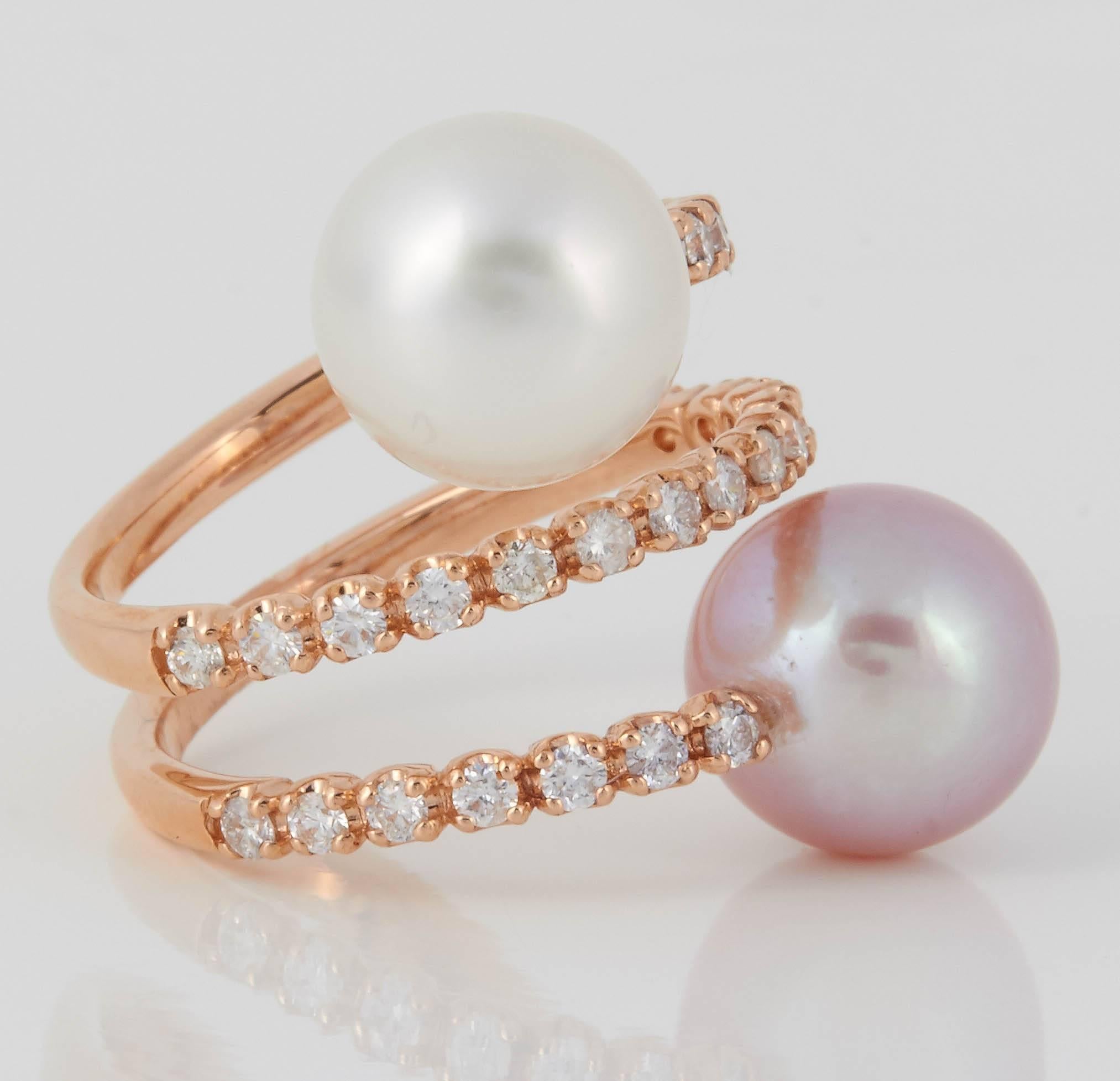 18K Rose Gold Ring
South Sea Pearl and Fresh Water Pearl 9-10mm
28 Diamonds: 0.60 cts.
4.5 g. Gold