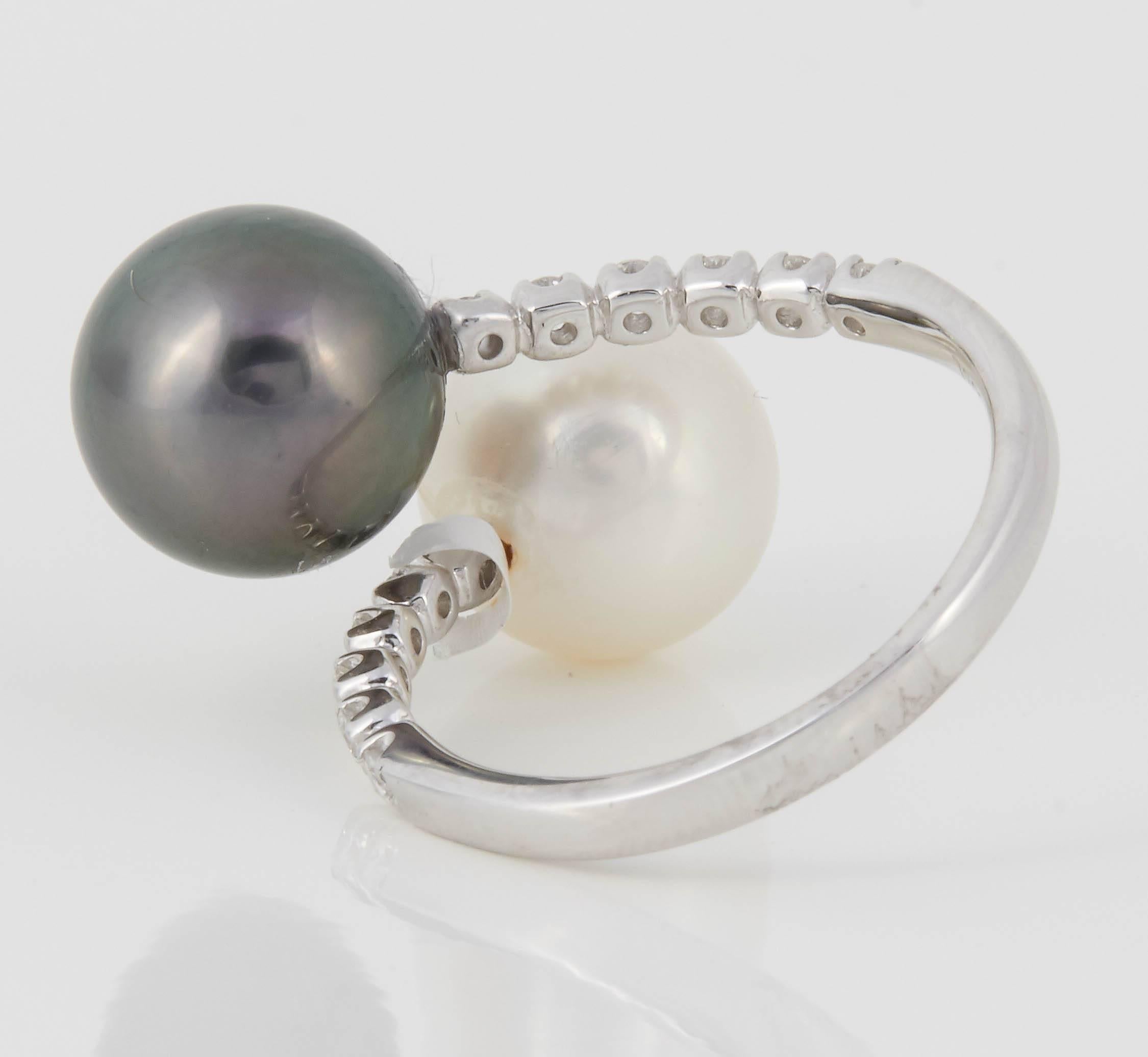 Contemporary Tahitian and South Sea Pearl Diamond Gold Ring
