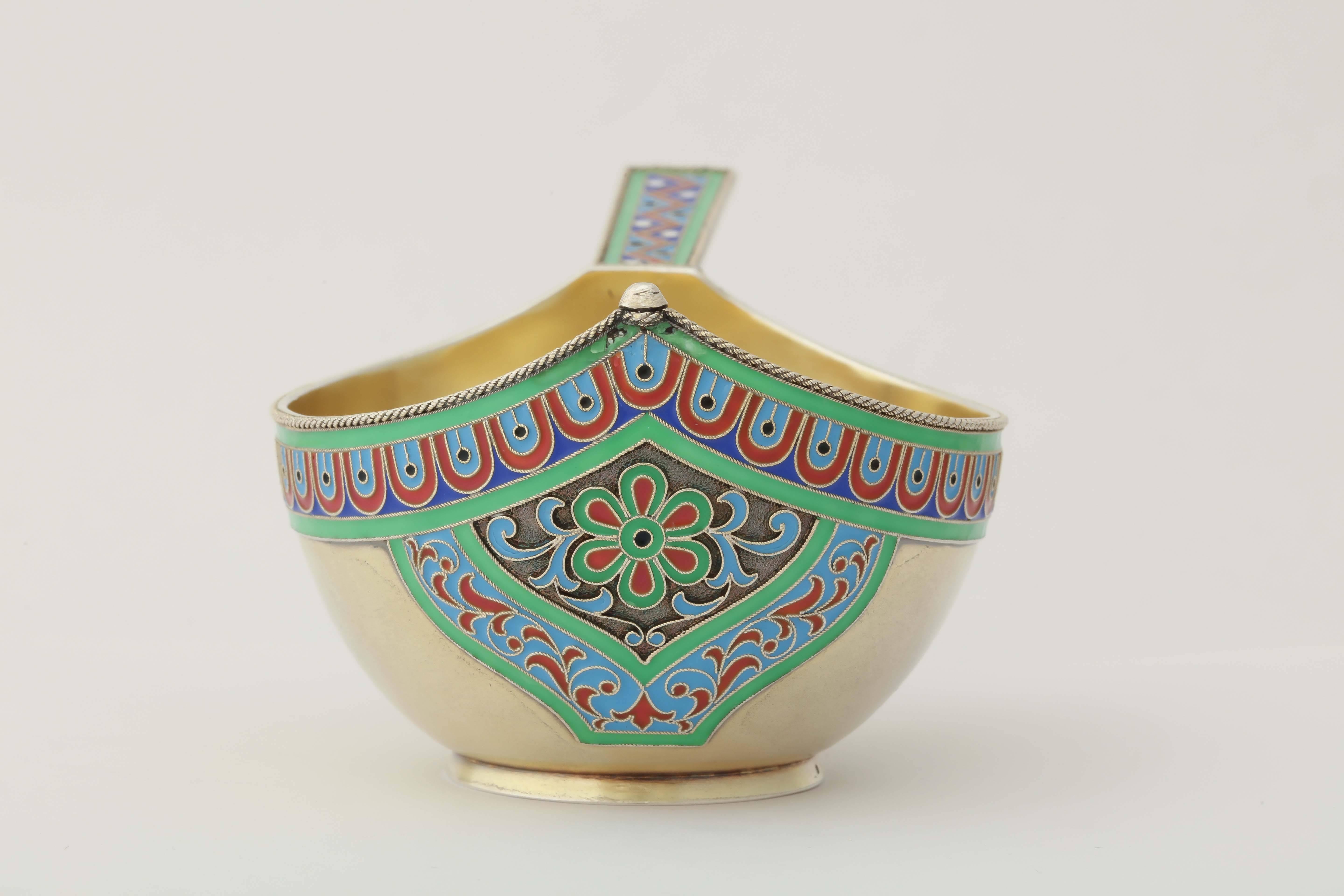 Russian Imperial-era Enamelled Silver Kovsh by Grachev, circa 1900 In Good Condition In St. Catharines, ON