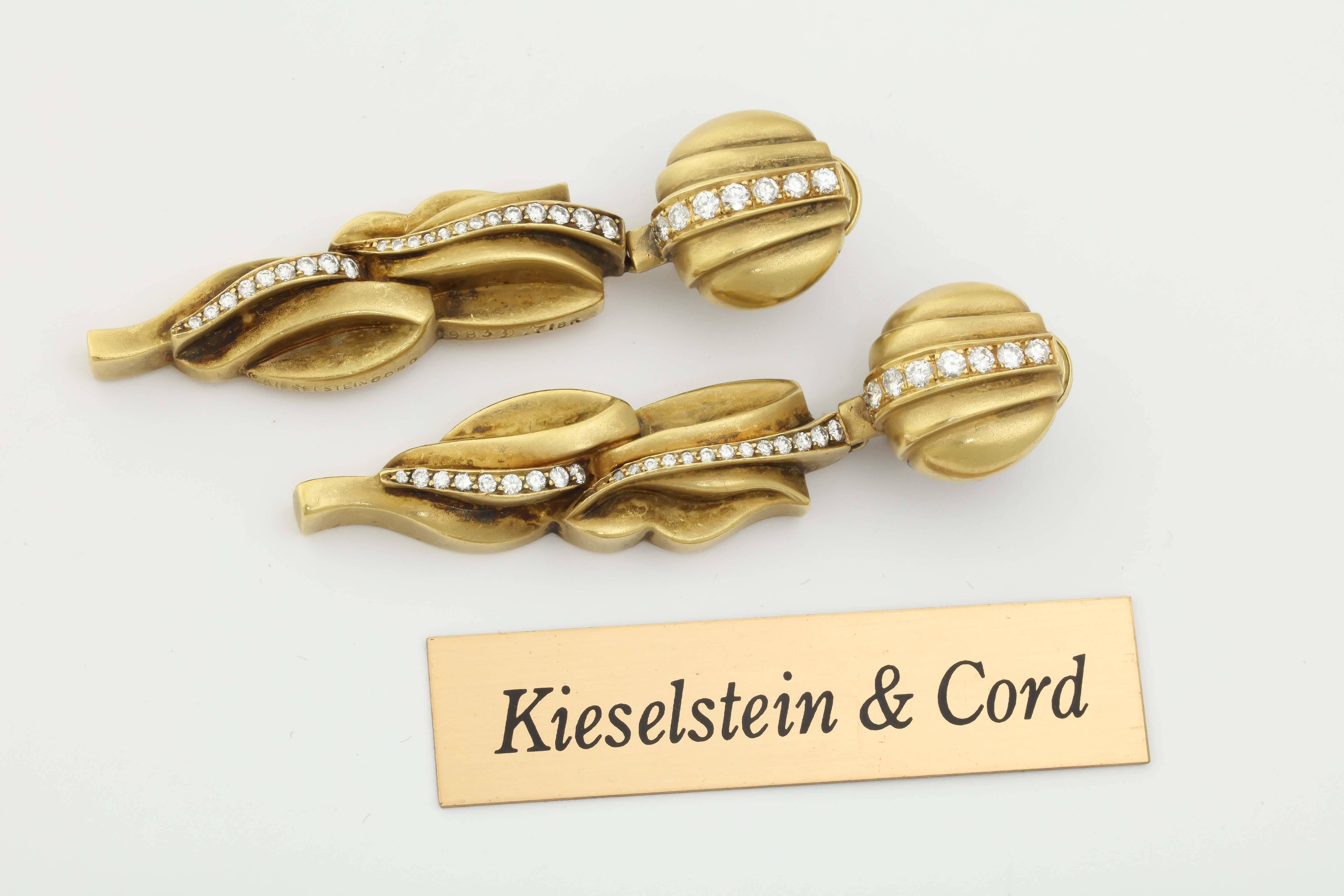 1980s Kieselstein-Cord Diamond Matte Gold Hanging Textured Earclips In Good Condition In New York, NY