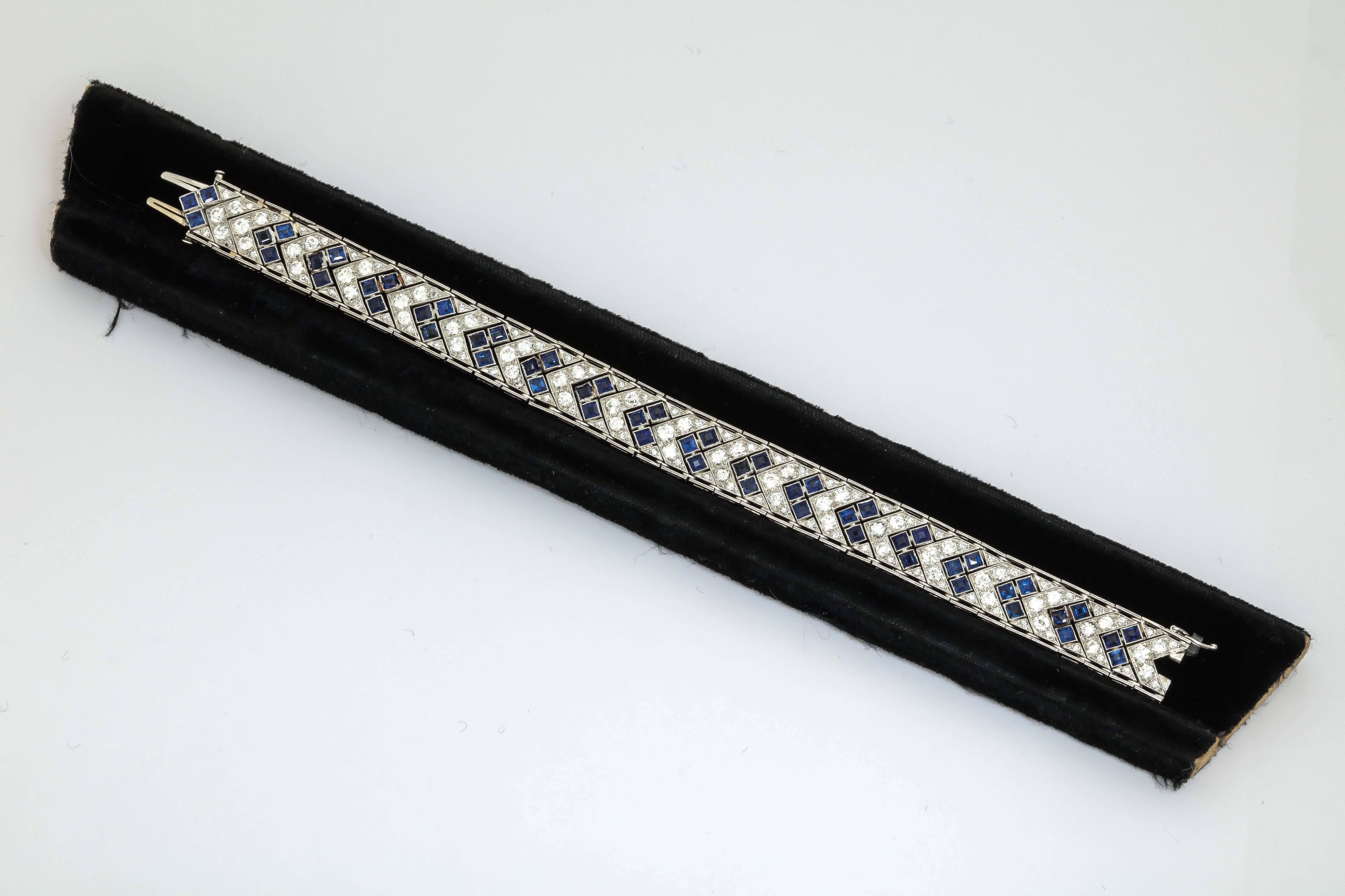 1920s Art Deco French Cut Sapphire Diamond Platinum Flexible Bracelet In Good Condition In New York, NY