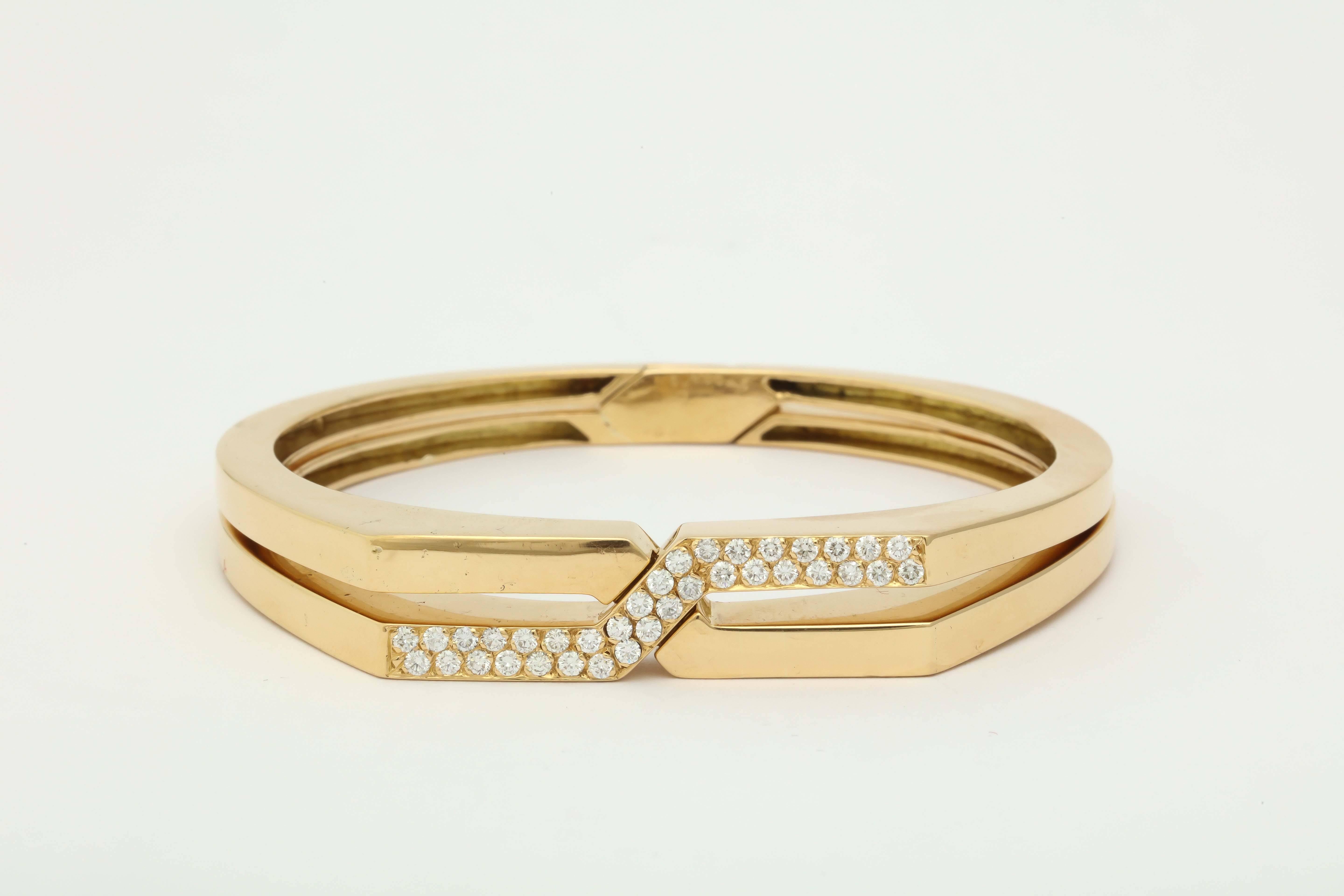 1970s Van Cleef & Arpels Diamond Gold Handcuff Slip-On Bangle Bracelets In Excellent Condition In New York, NY