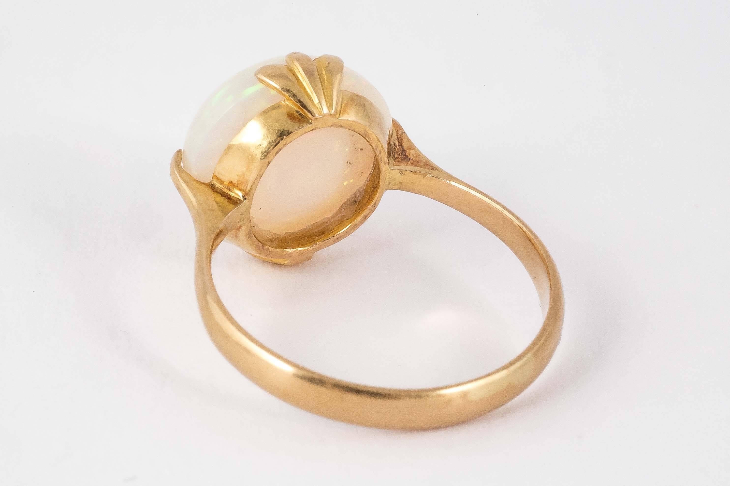Cabochon Opal Gold Ring im Zustand „Hervorragend“ im Angebot in London, GB