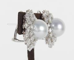 Boucles d'oreilles élégantes en or avec perles et diamants
