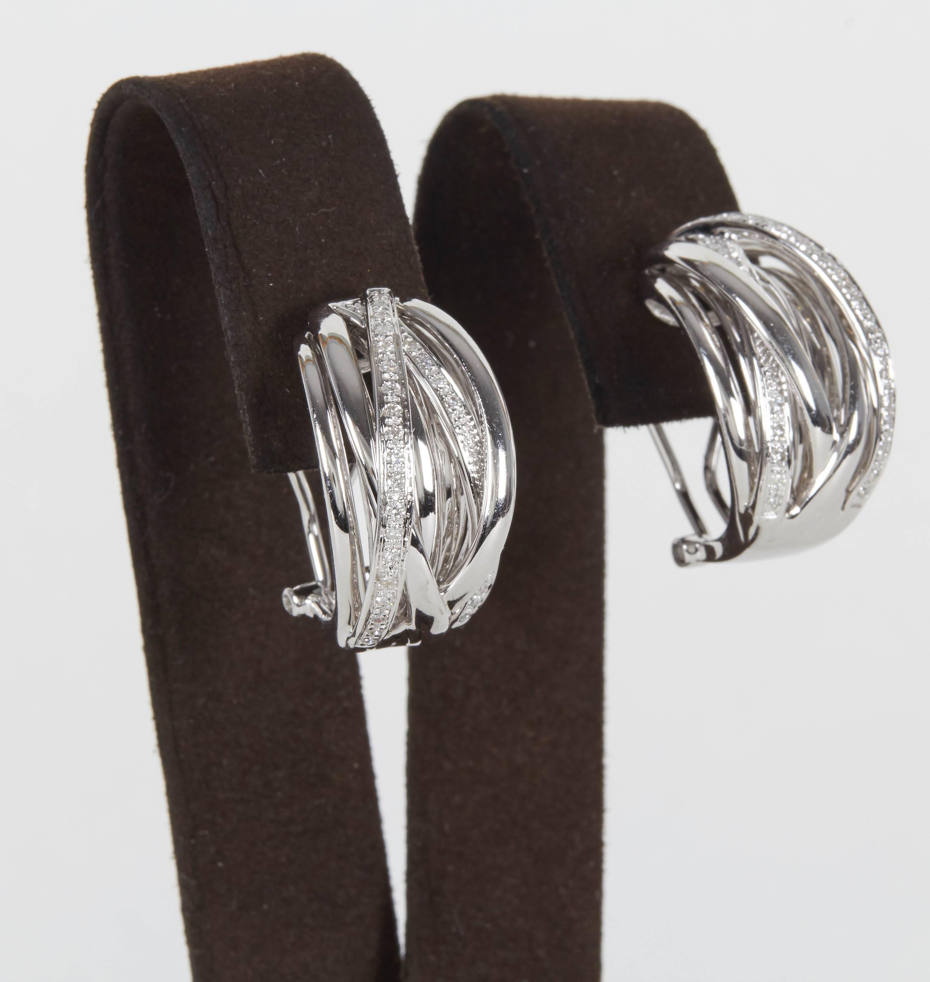 

A great pair of fashionable earrings!

0.44 carats of round brilliant cut diamonds set in 18k white gold.

Approx 0.80 inches in length and 0.50 inches in width. 

Perfect gift or addition to any collection.