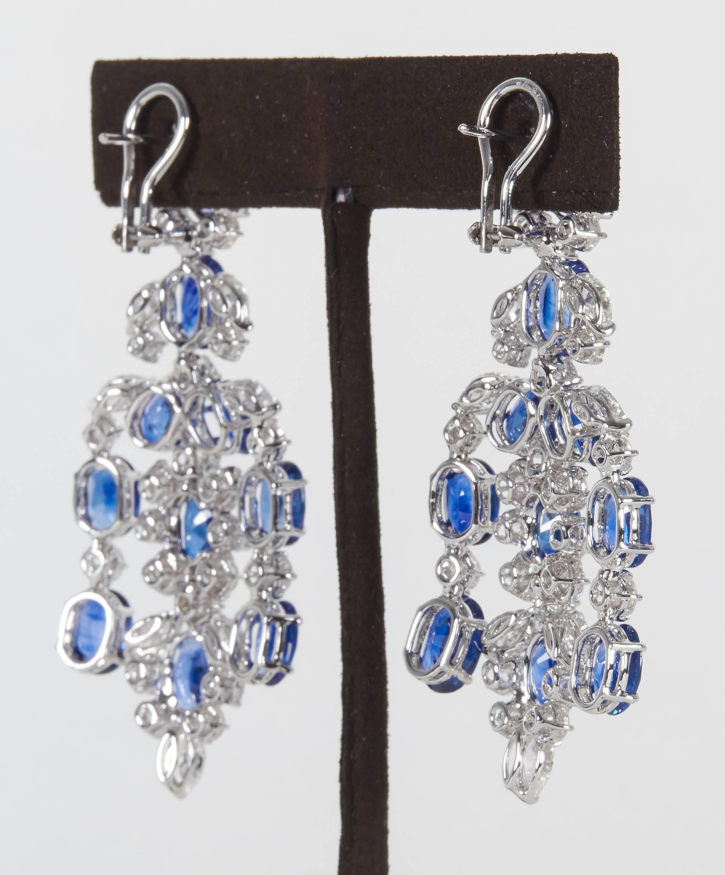 Important Sapphire Diamond Gold Chandelier Earrings In New Condition In New York, NY