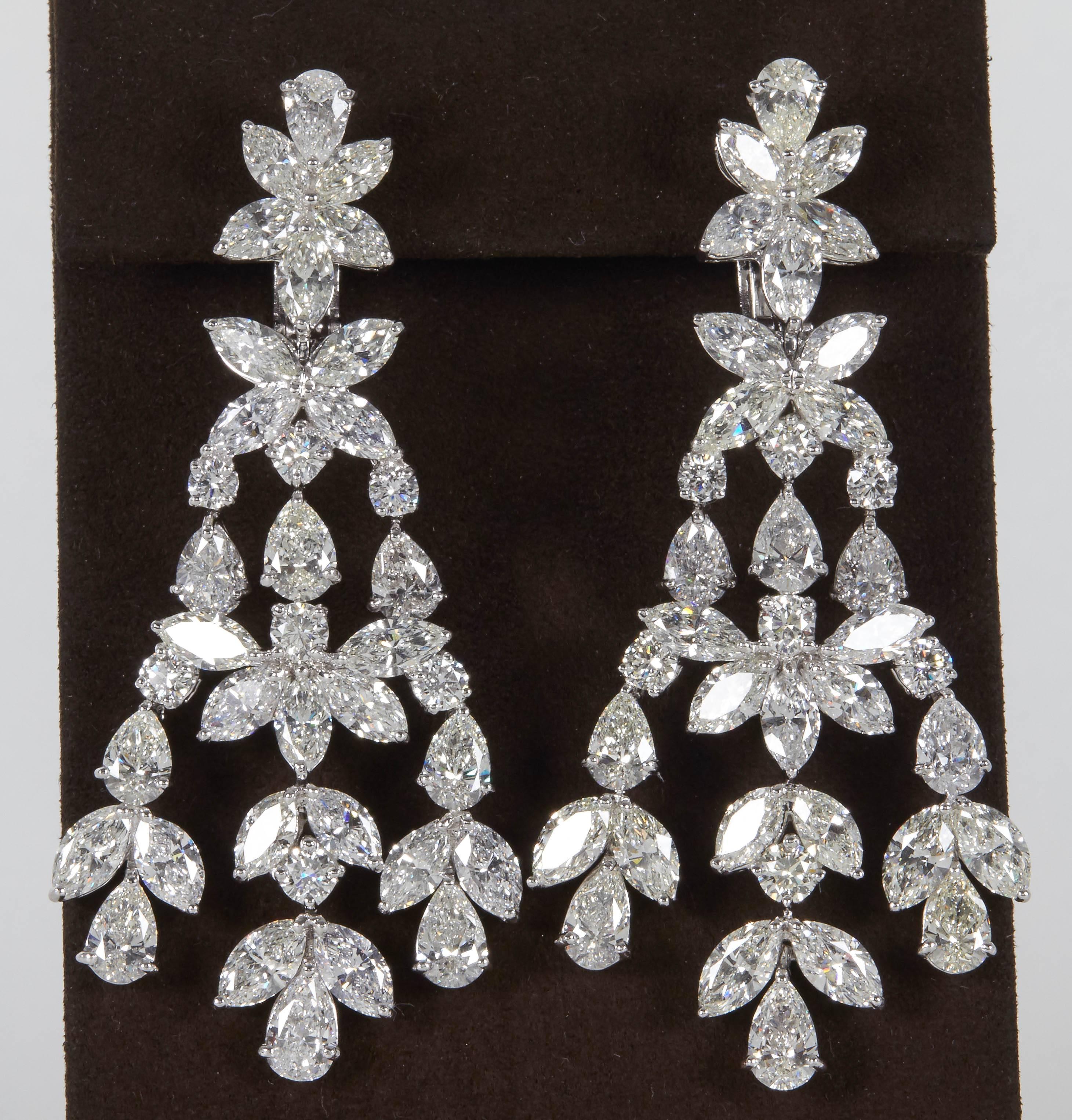 Important 46 Carat Diamonds Platinum Chandelier Earrings In New Condition In New York, NY