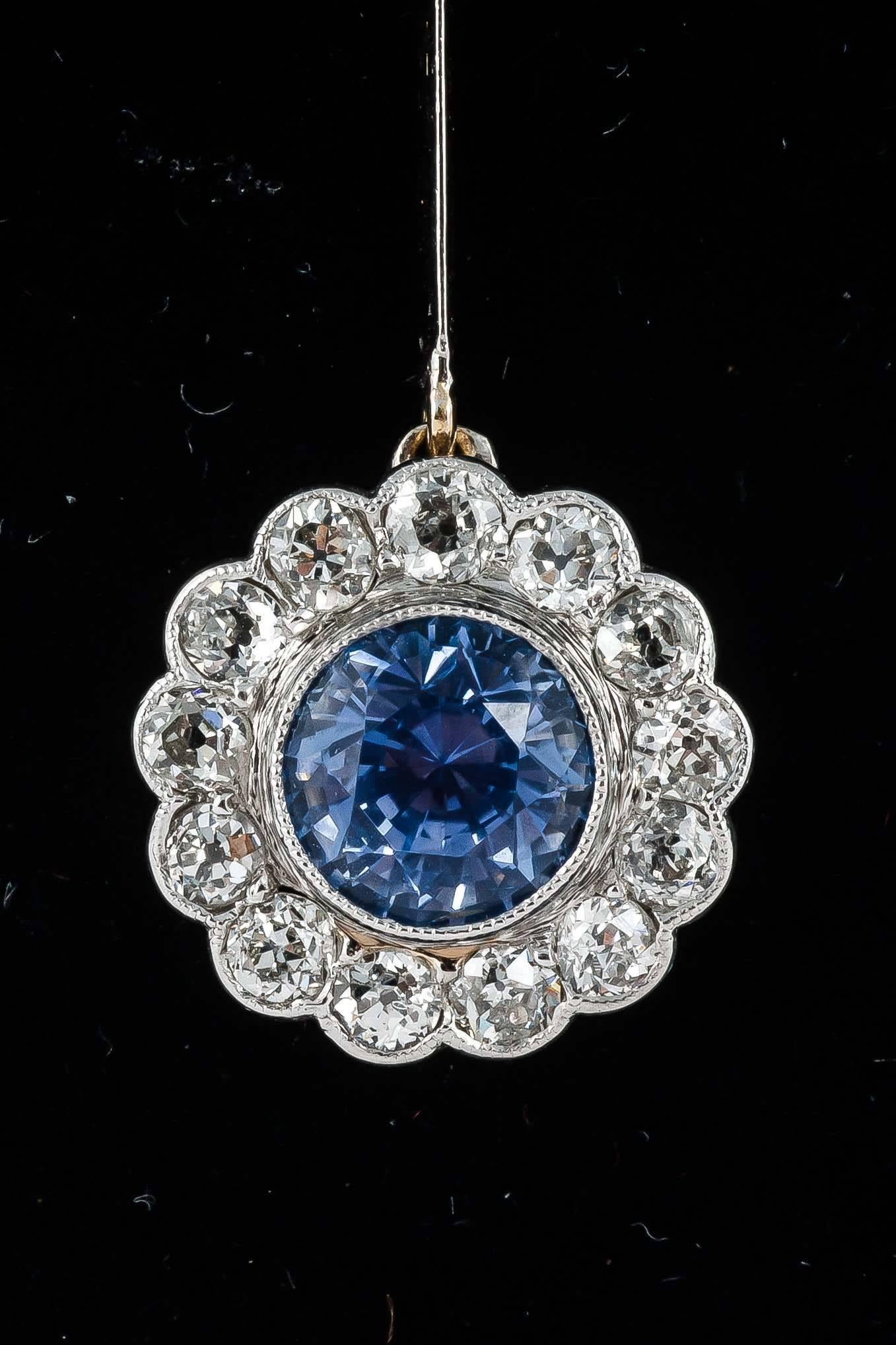 This elegant Edwardian necklace Has a natural Ceylon Sapphire in cornflower blue colour.